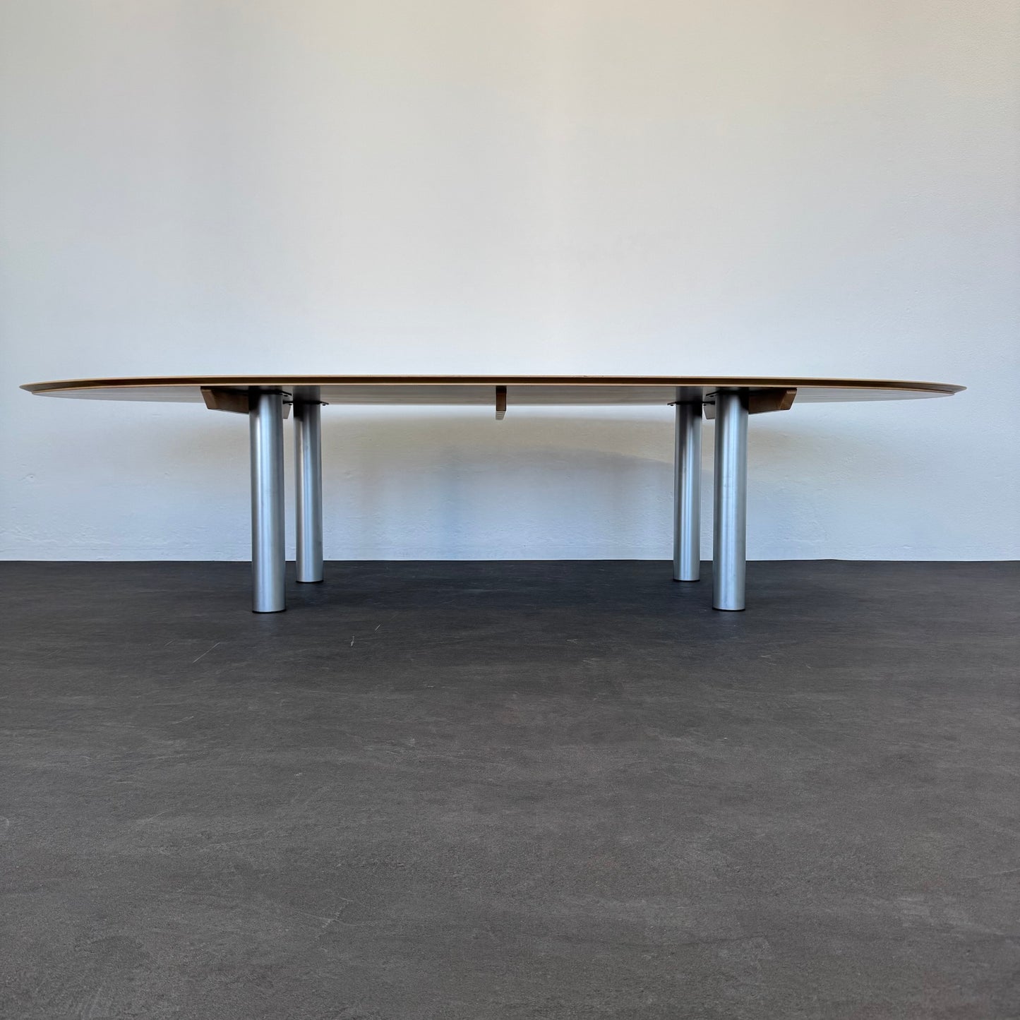 Top Design Ovaline Sitzungstisch Ansicht von unten