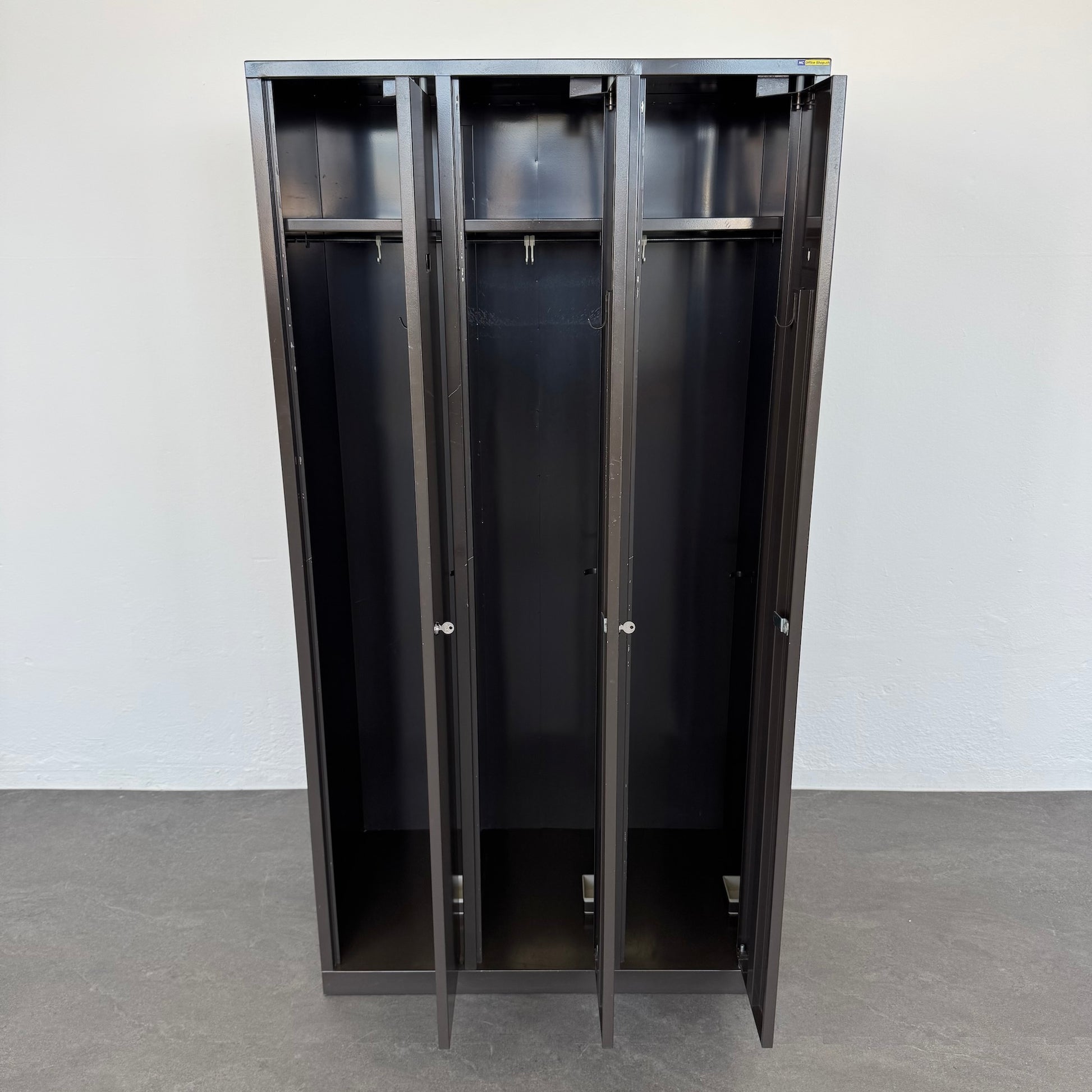 Stalgo Classic Garderobenschrank mit allen 3 Abteilen offen