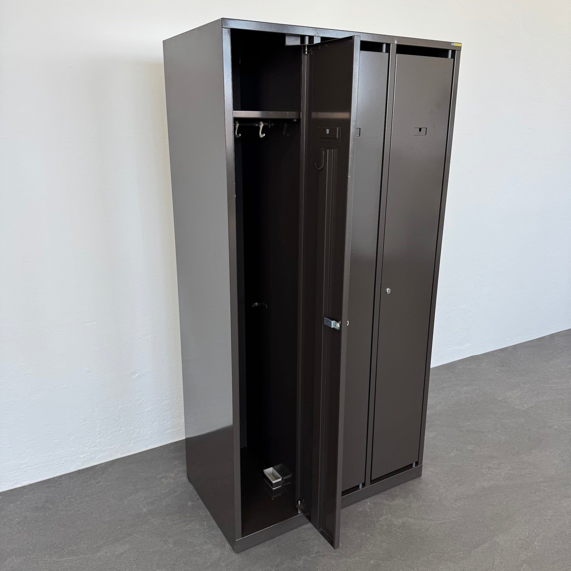 Stalgo Classic Garderobenschrank mit einem Abteil offen