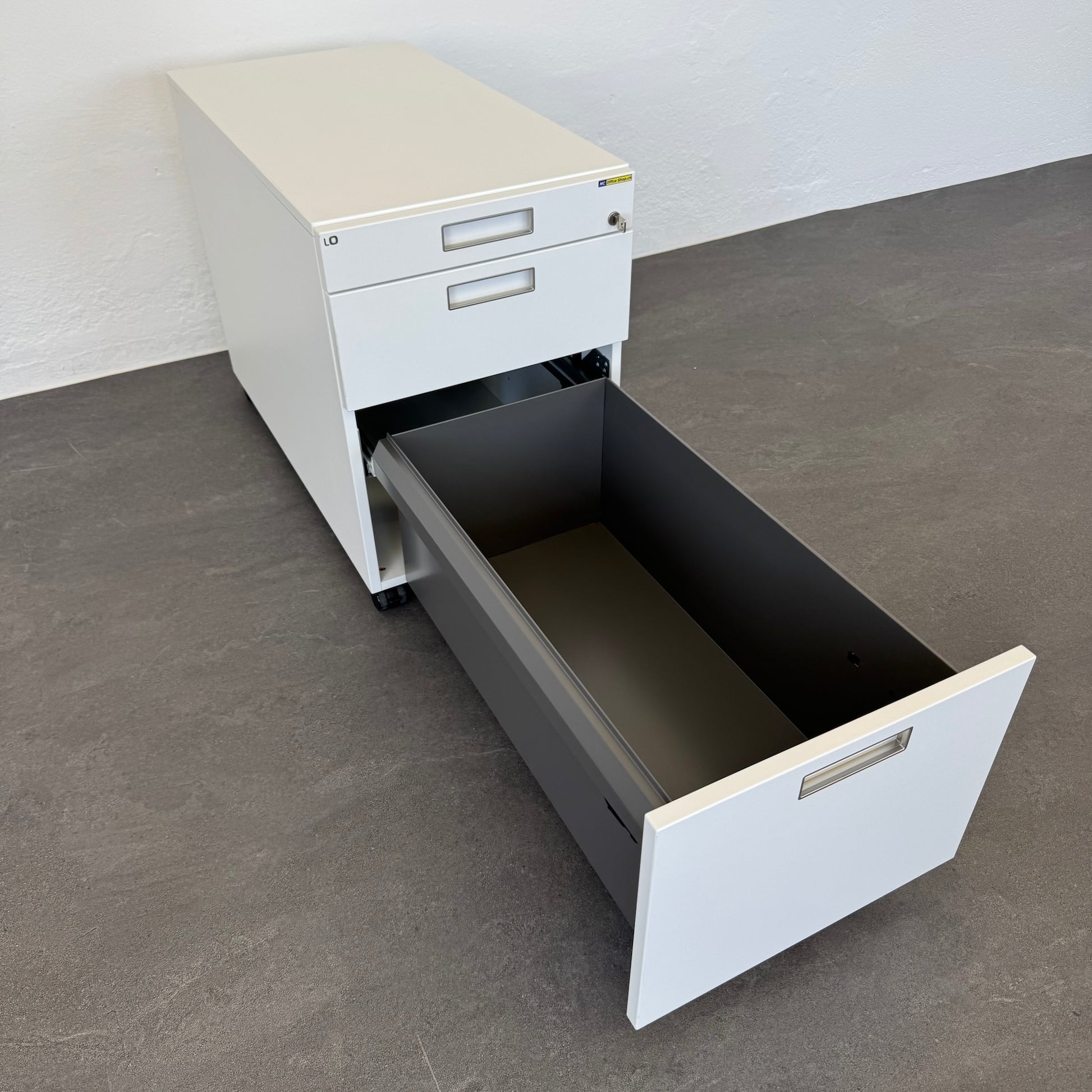 Lista Office D1 Roll-Korpus mit HR-Auszug offen