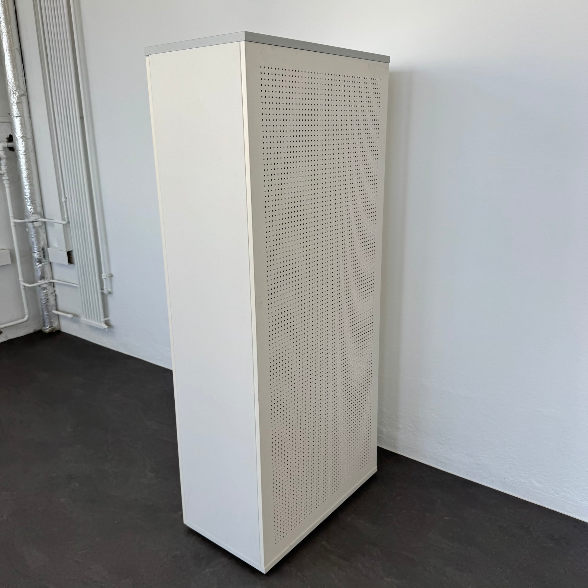 Elan BeHold Flügeltür-Aktenschrank von schräg hinten