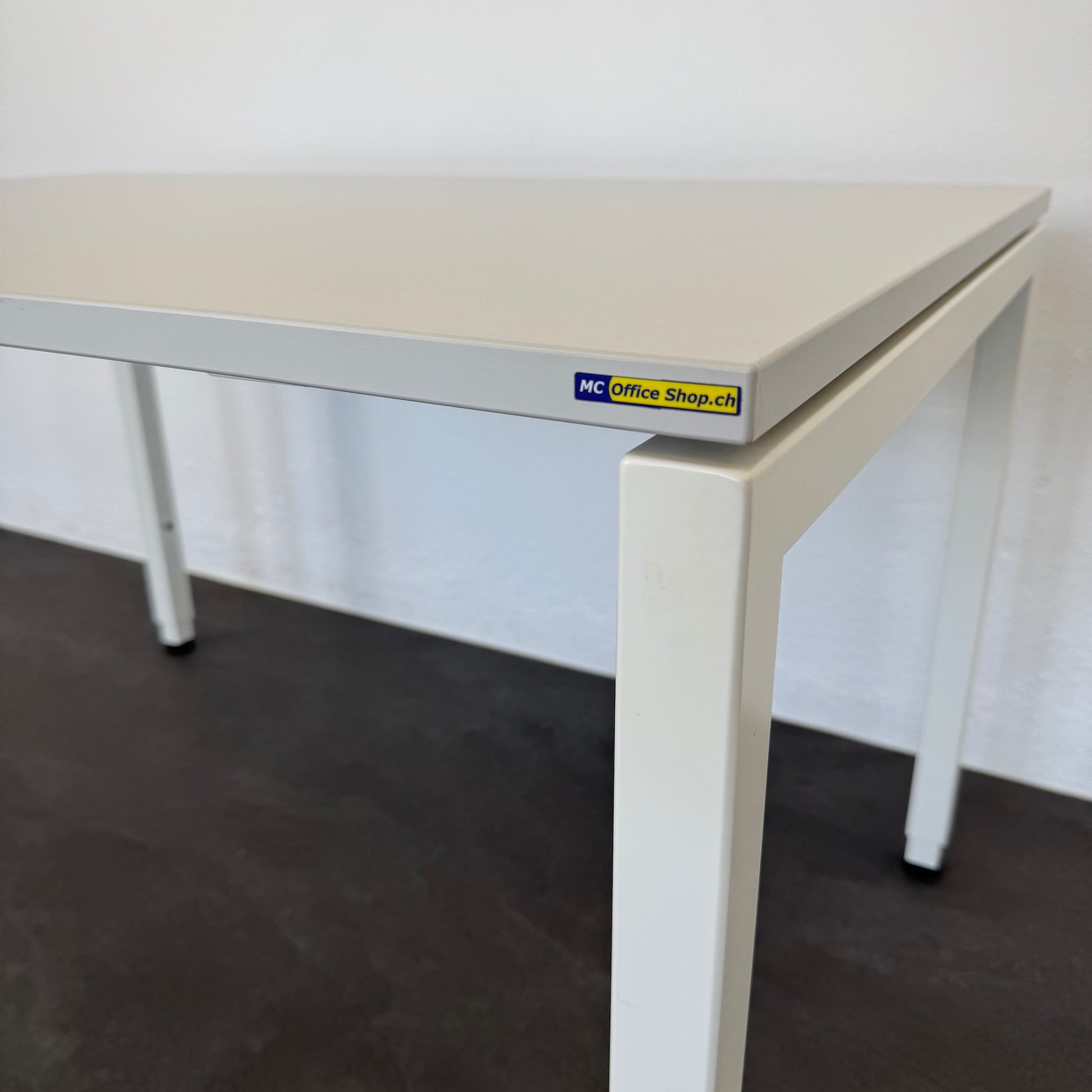 Lista Office Motion Schreibtisch Detailfoto Tischkante