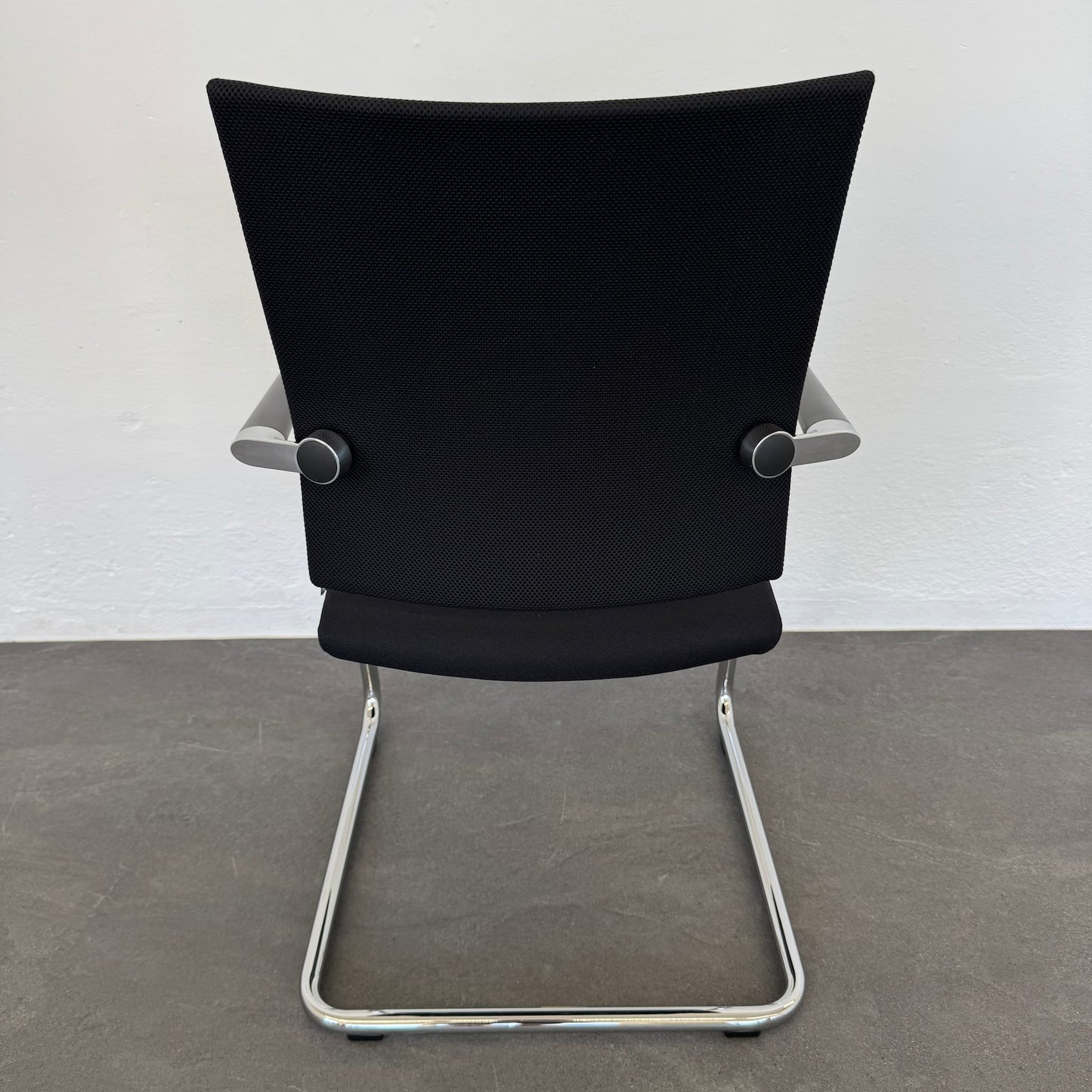 Girsberger Diagon Freischwinger mit Netzrücken