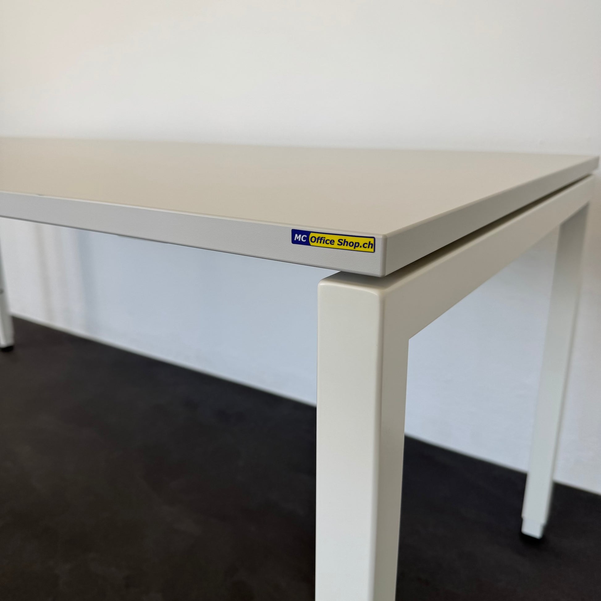 Lista Office Motion Schreibtisch Detailfoto Tischkante