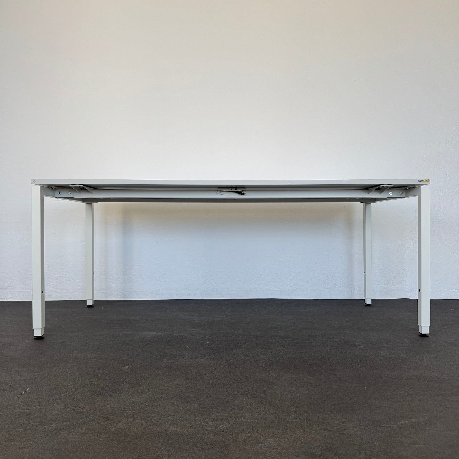 Lista Office Motion Schreibtisch Ansicht von unten