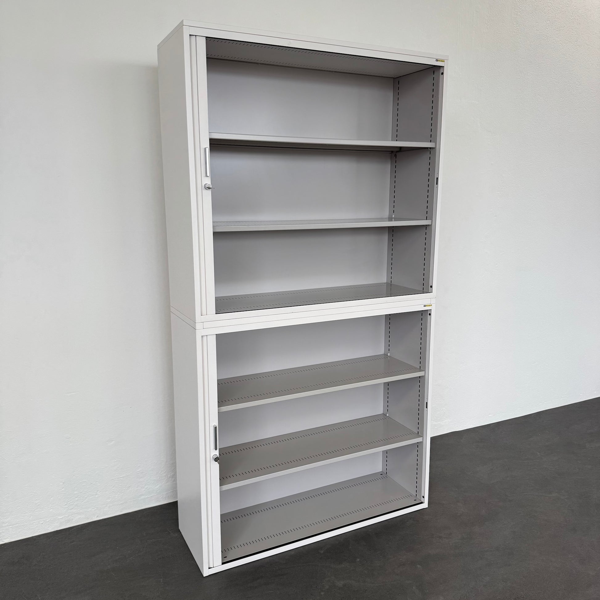 Lista Office Lateralschrank mit 4 Fachböden
