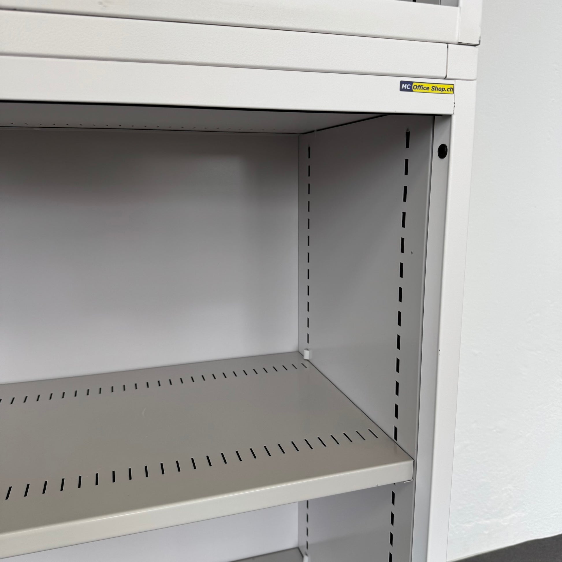 Lista Office Storage Lateralschrank Detailfoto Fachboden