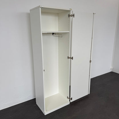 Palmberg Prisma 2 Garderobenschrank offen von rechts