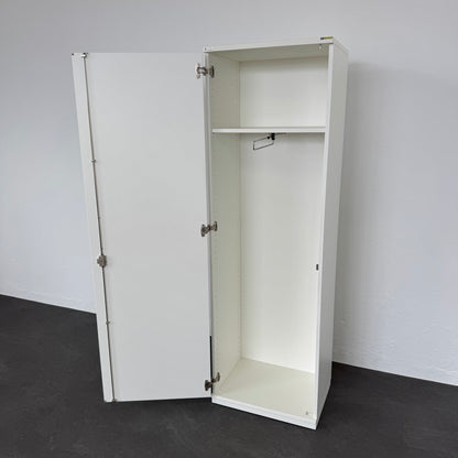 Palmberg Prisma 2 Garderobenschrank offen von rechts