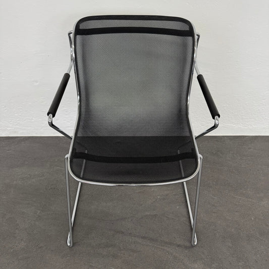 Top Design Caliente Freischwinger mit schwarzer Sitzfläche