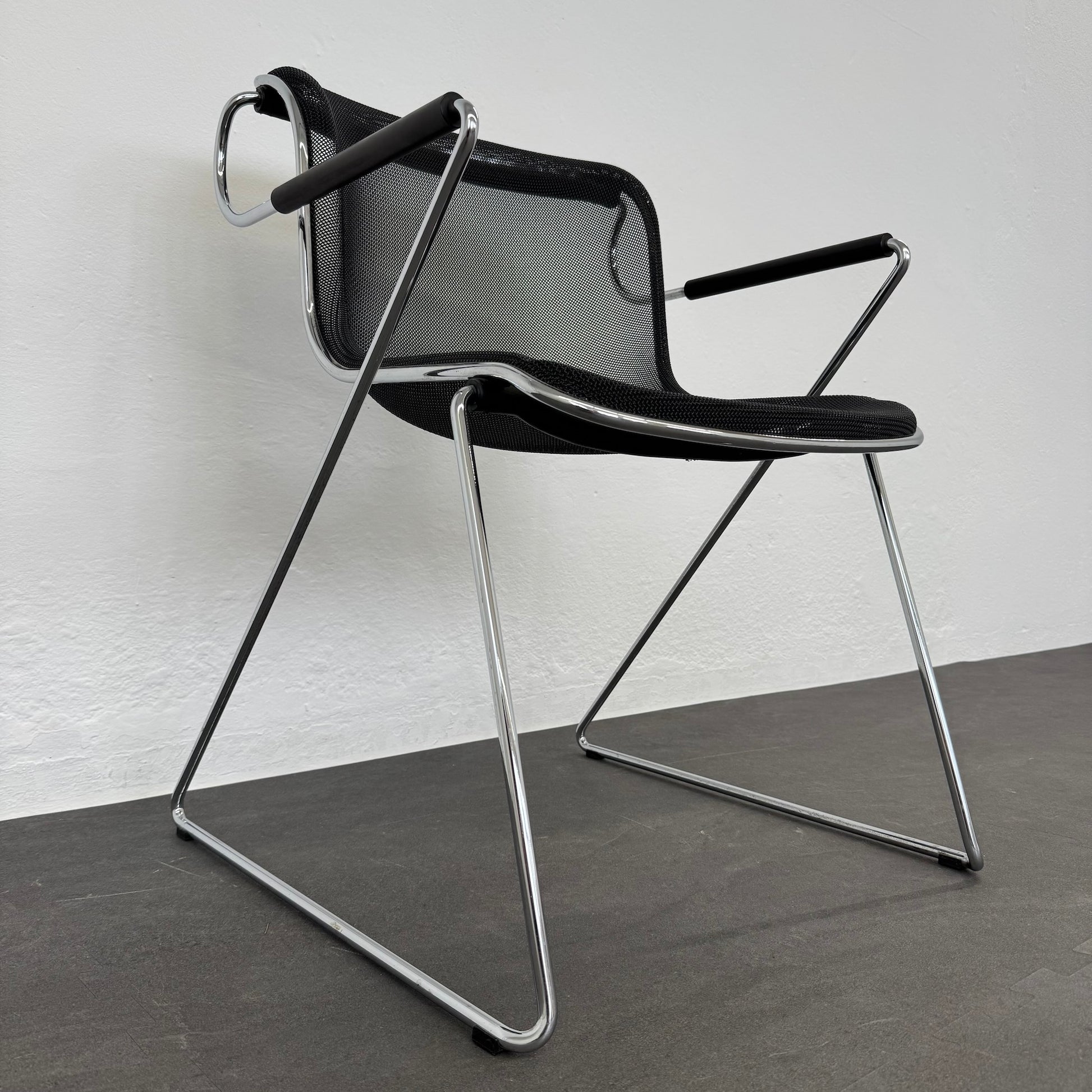 Top Design Caliente Freischwinger mit Metall Gestell Chrom glanz