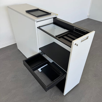 Lista Office D1 Apothekerschrank mit HR-Auszug offen