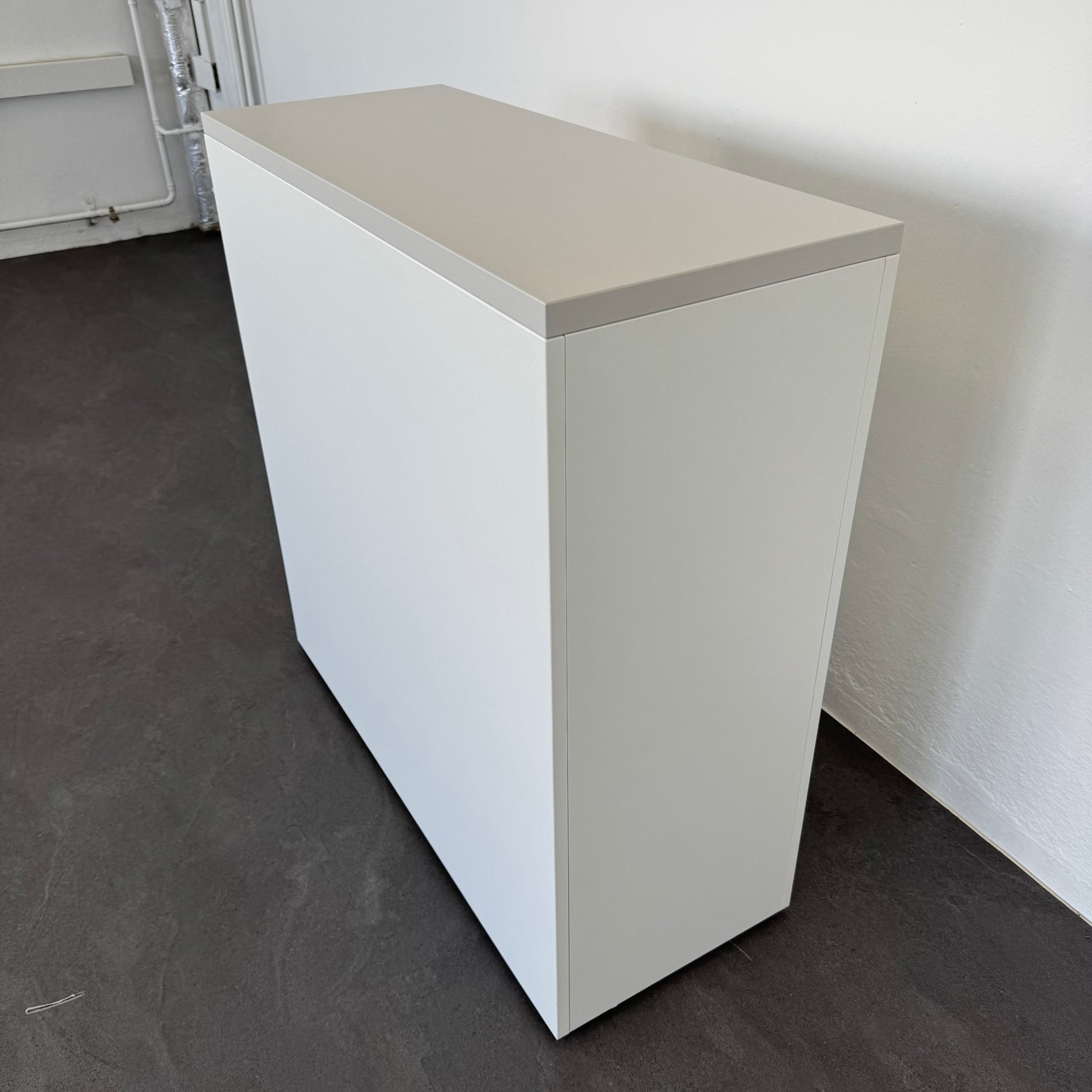 Lista Office D1 Apothekerschrank Ansicht von hinten
