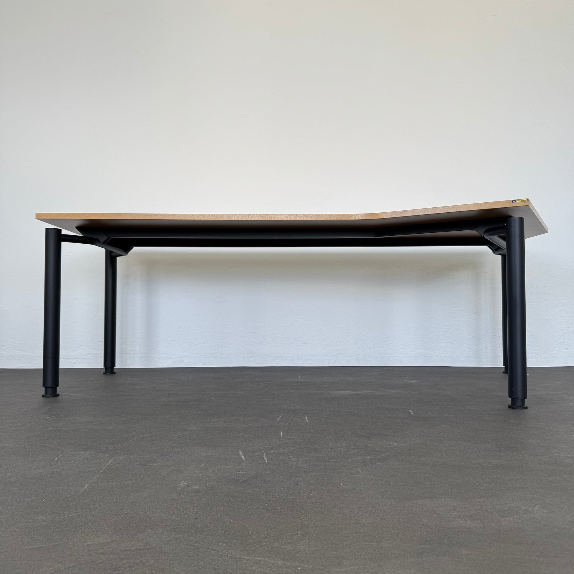 Gesika Lim Schreibtisch Freiform Ansicht von unten