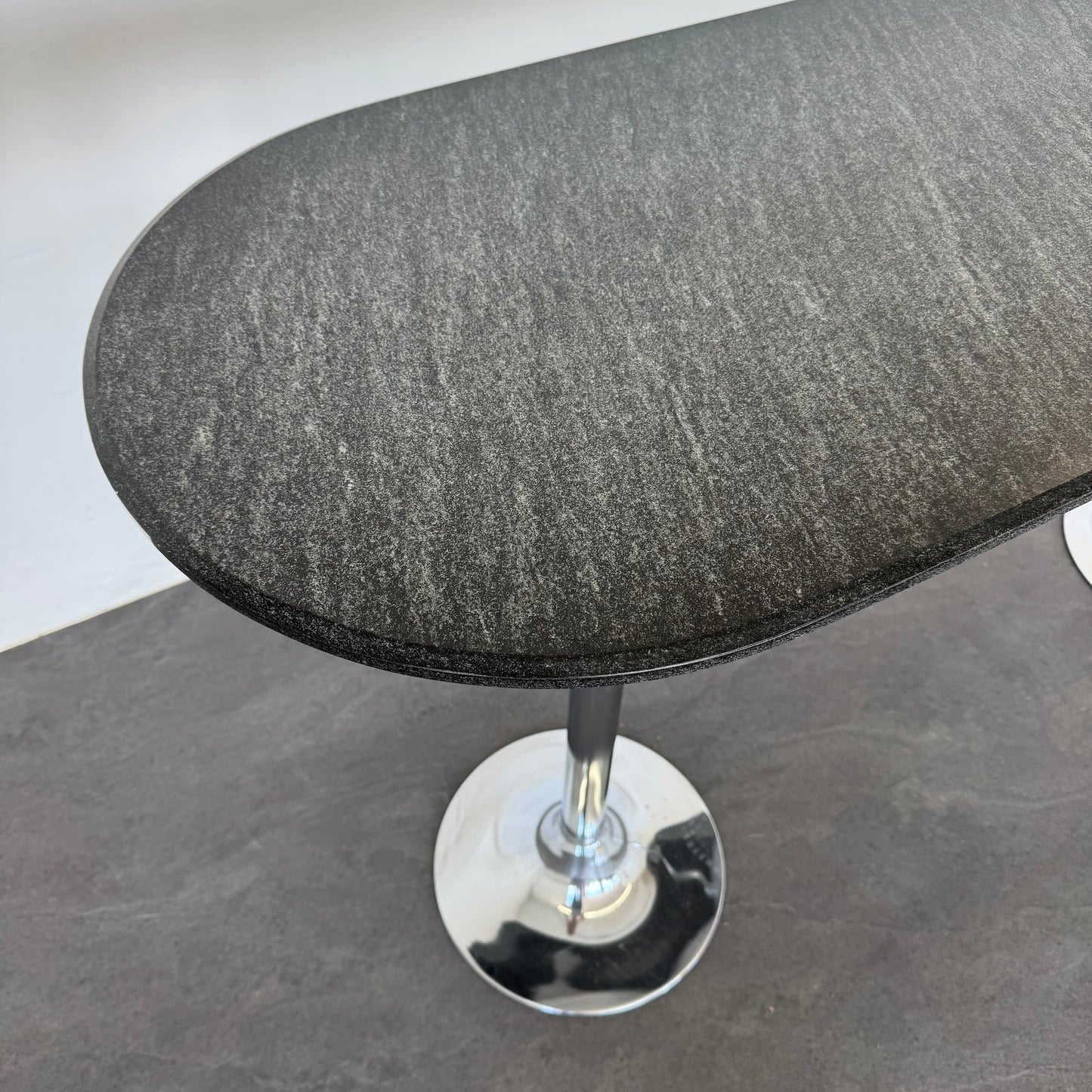 Top Design Eleganto Stehbartisch Detailbild Tischplatte links