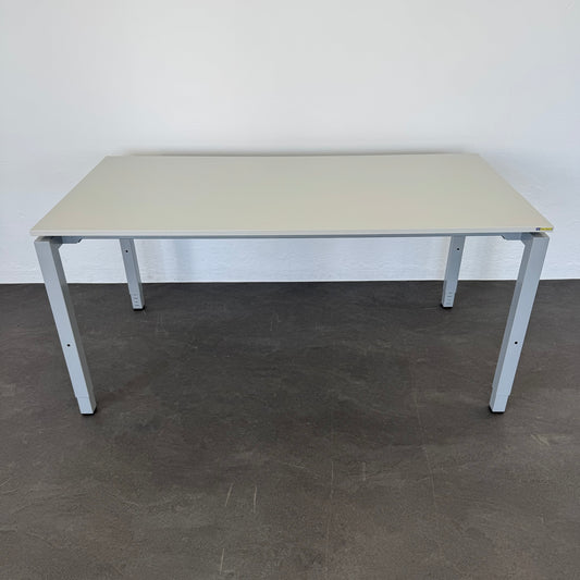 Ergodata Line Desk Schreibtisch mit Spanplatte Lichtgrau