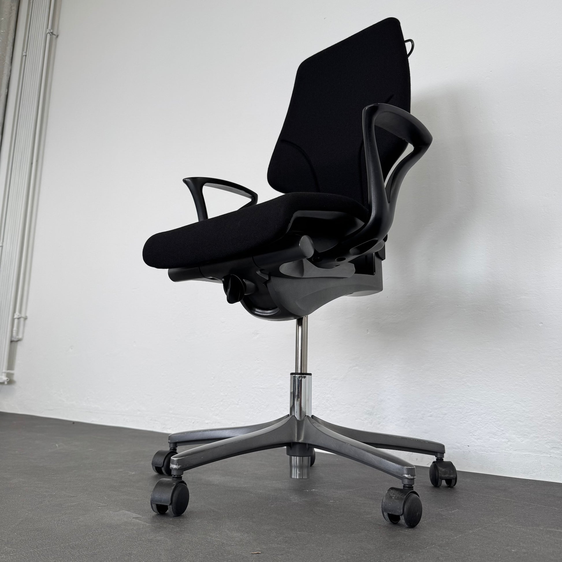 Giroflex G64 Bürodrehstuhl Detailfoto Höhenlift