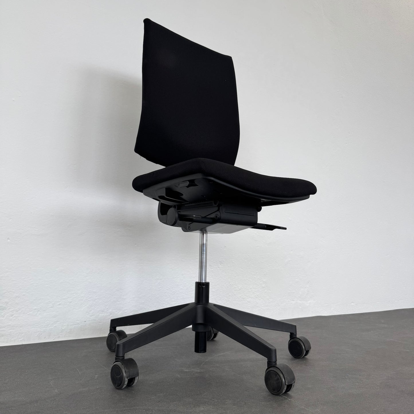 Girsberger Kyra Bürodrehstuhl Detailfoto Mechanik