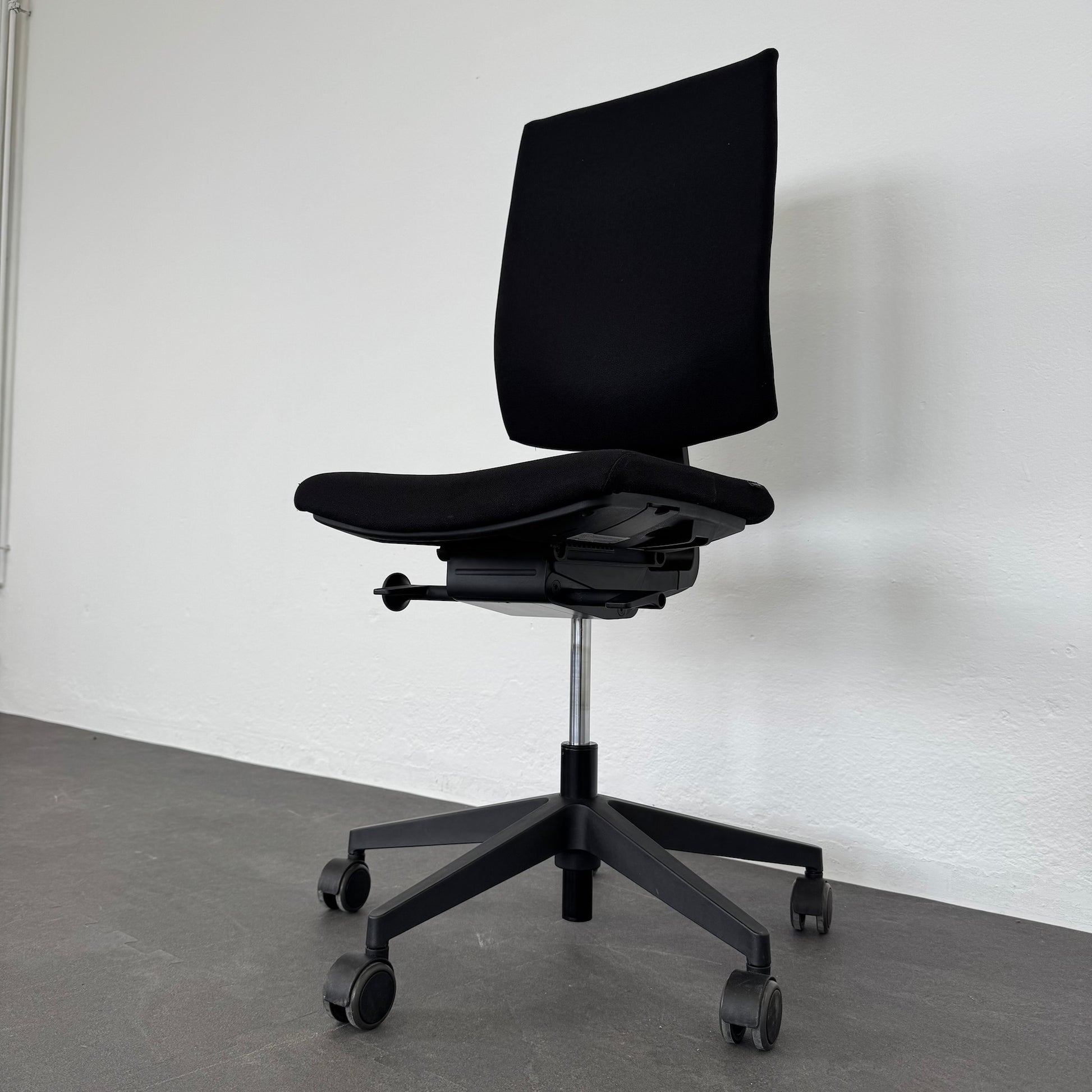 Girsberger Kyra Bürodrehstuhl Detailfoto Höhenlift
