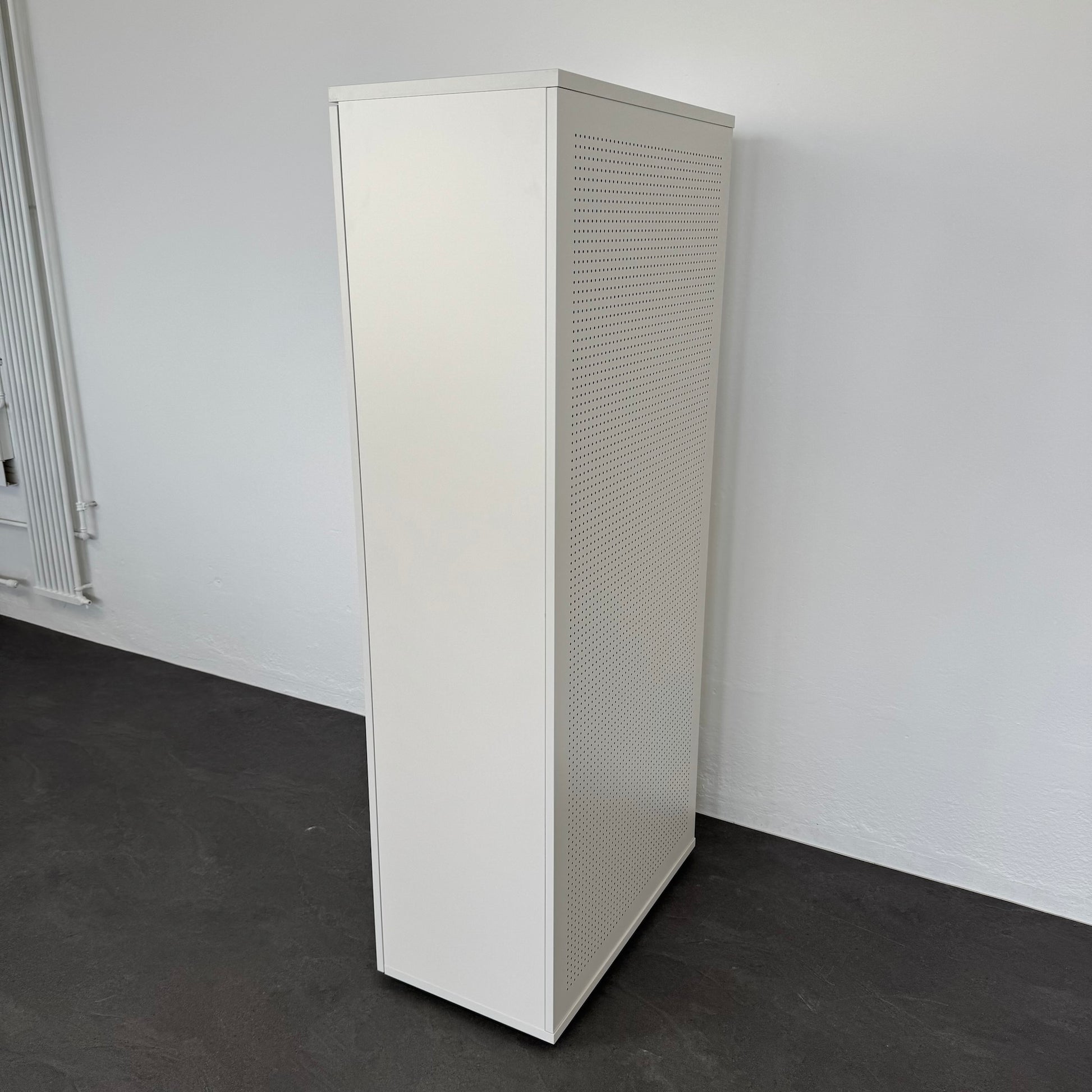 Elan BeHold Flügeltür-Aktenschrank von schräg hinten