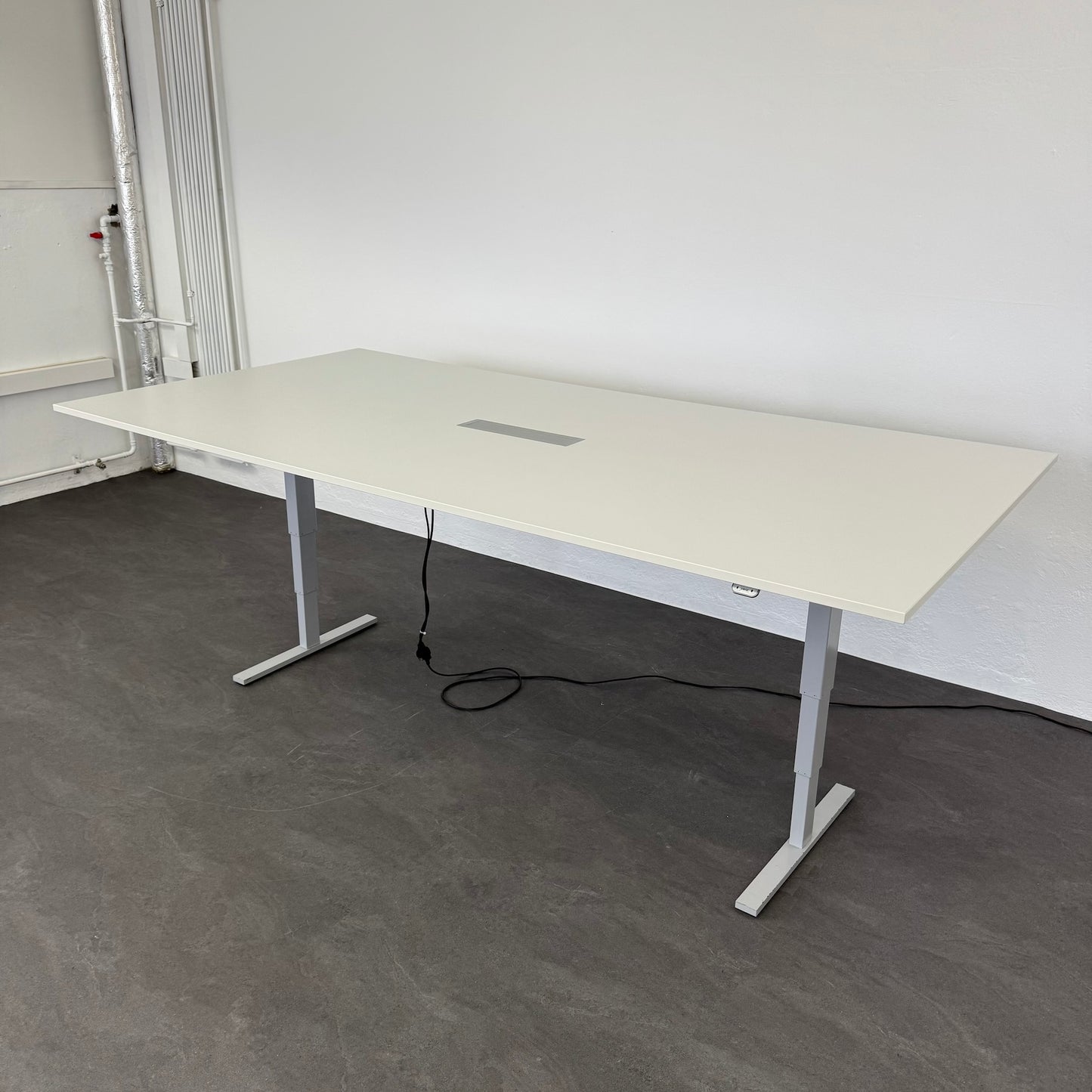 Denz AERO FLEX Sitz-Steh Sitzungstisch mit Gestell in Silbergrau