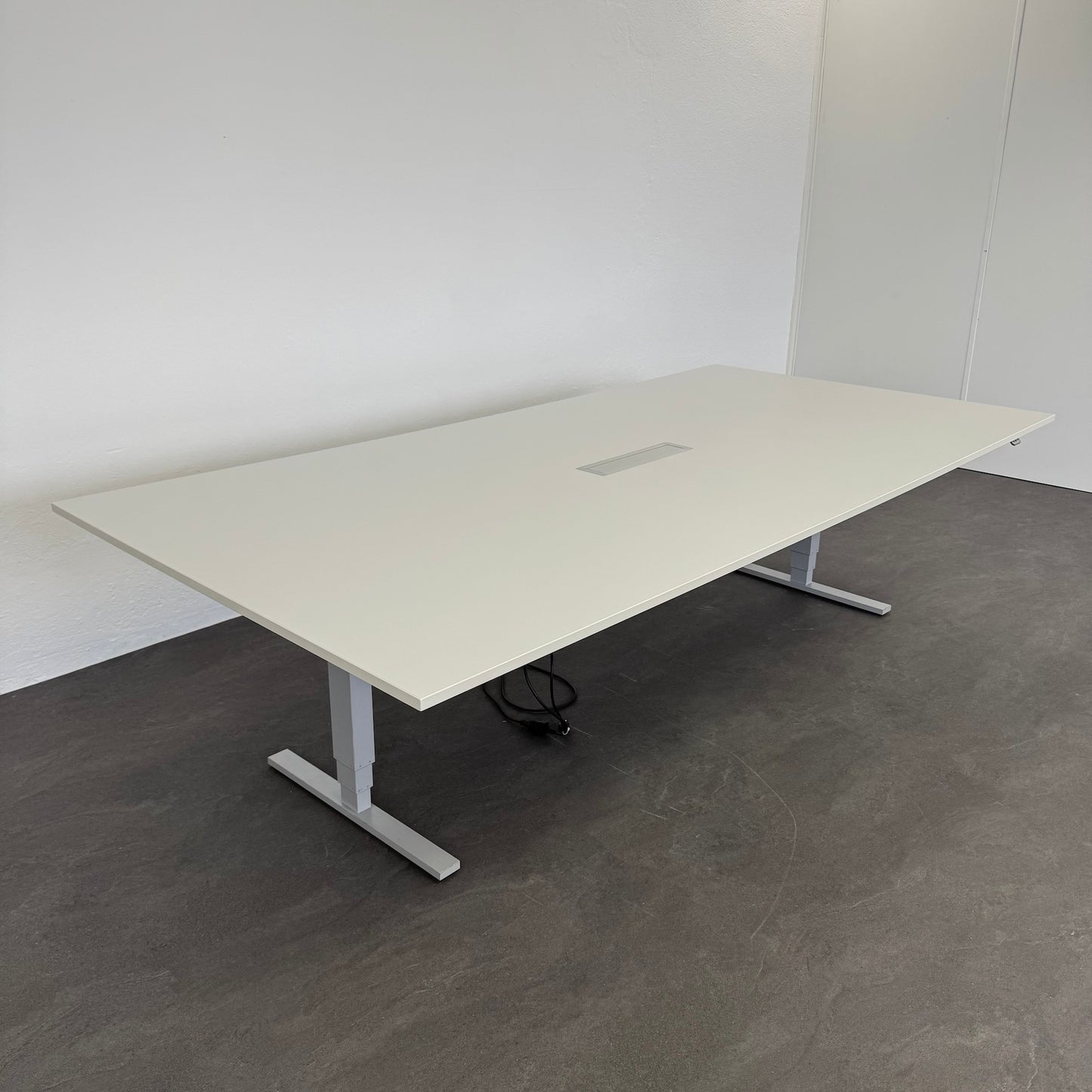 Denz AERO FLEX Sitz-Steh Sitzungstisch mit Dehsteckdose