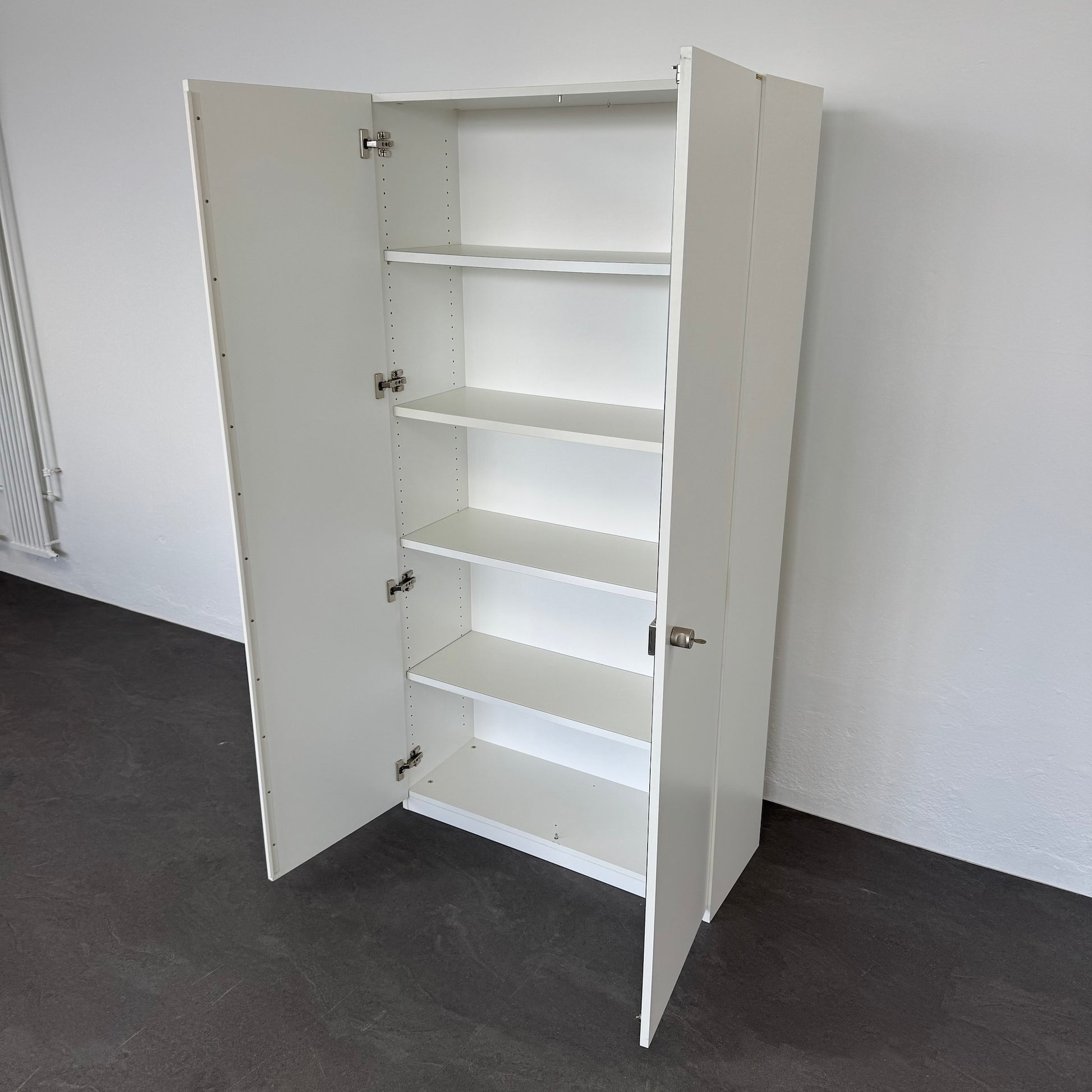 Zemp Classic Flügeltürschrank mit Schlüssel
