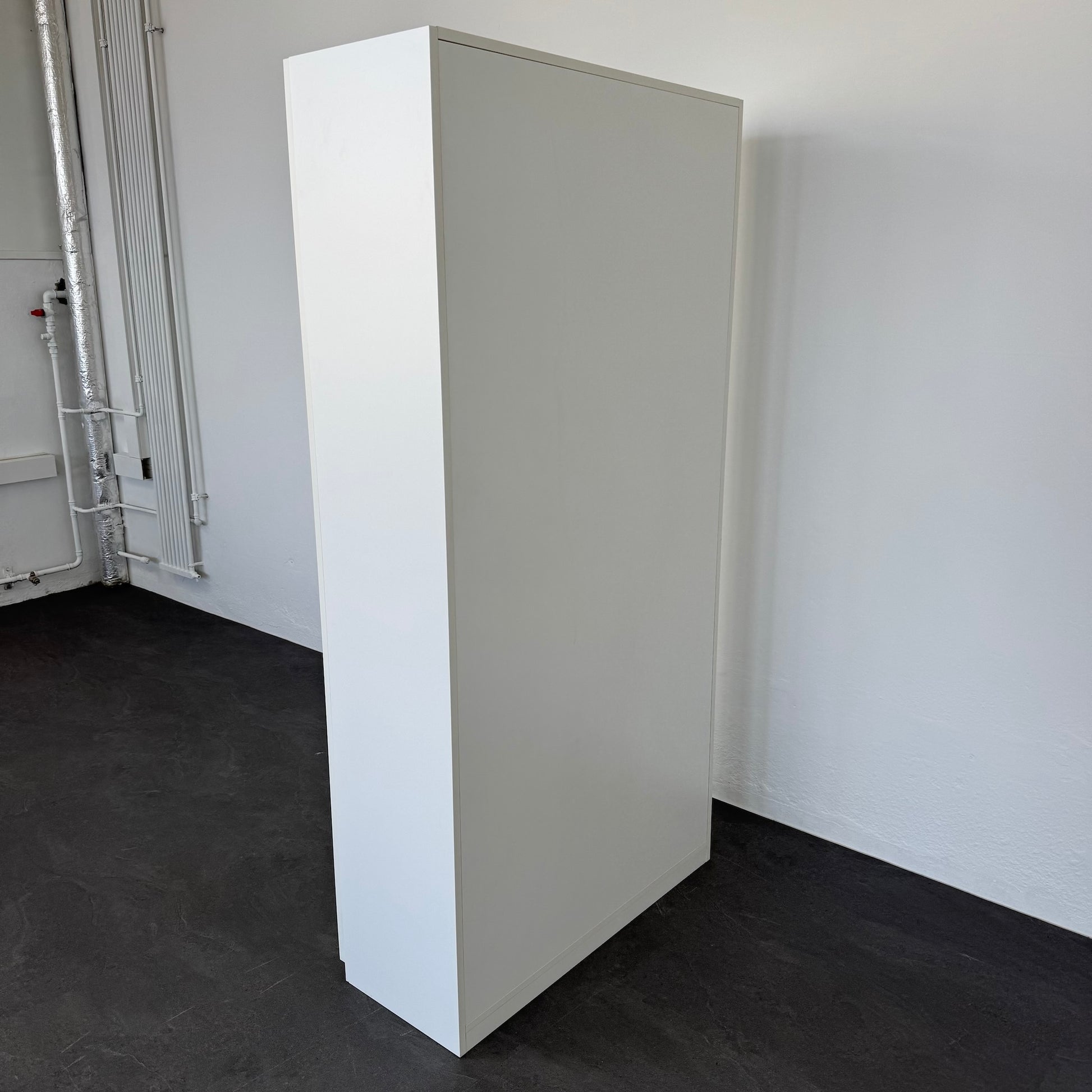 Zemp Classic Flügeltürschrank Ansicht von der Seite