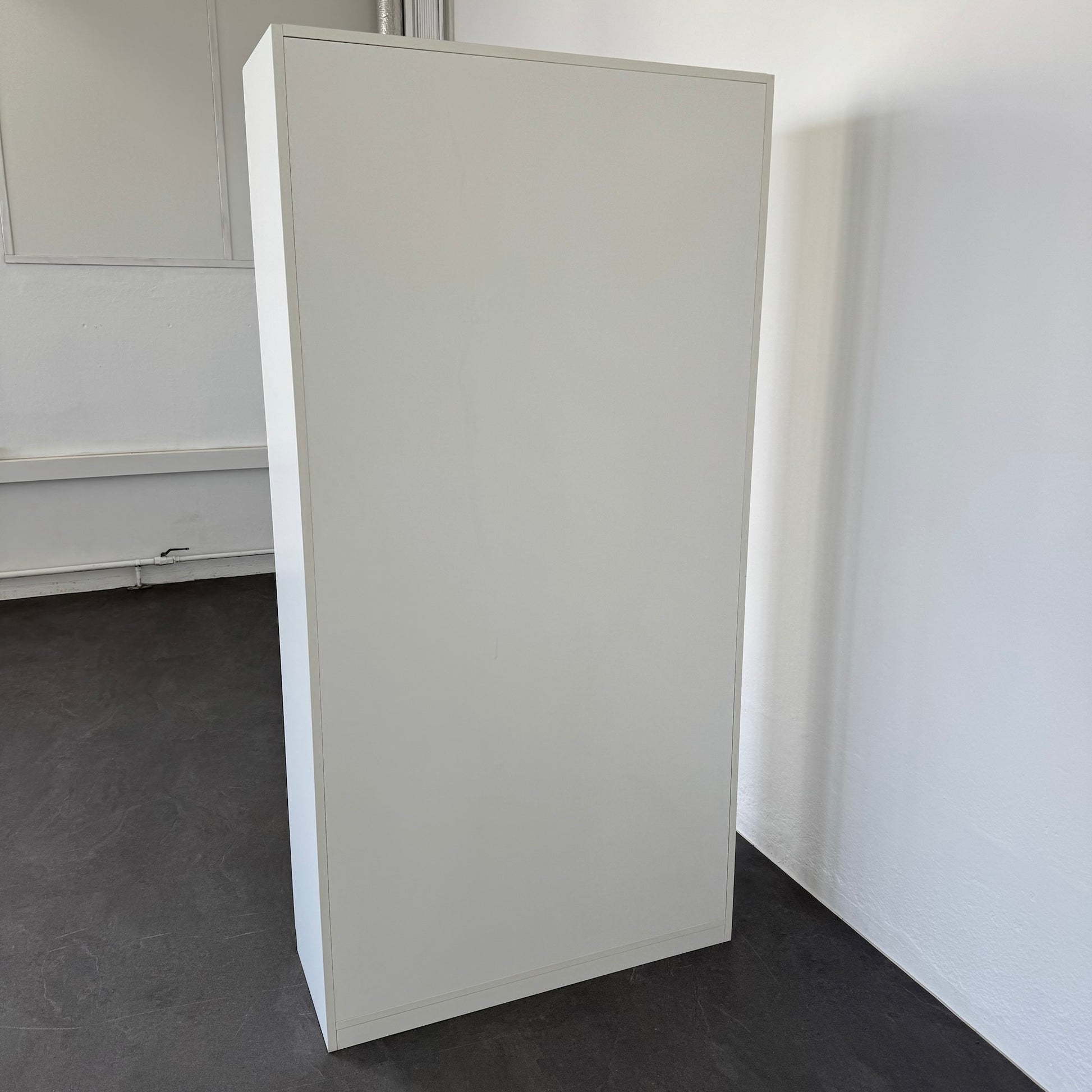 Zemp Classic Flügeltürschrank Ansicht von hinten