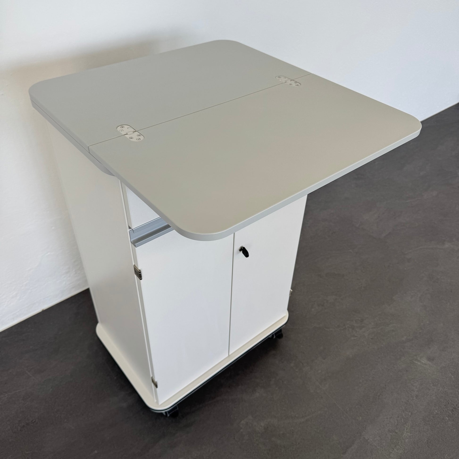 Haworth New City Maxi Caddy mit aufgeklapptem Deckblatt