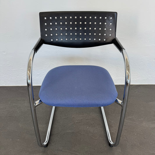 Vitra Visavis Freischwinger mit Stoffbezug Blau gemustert