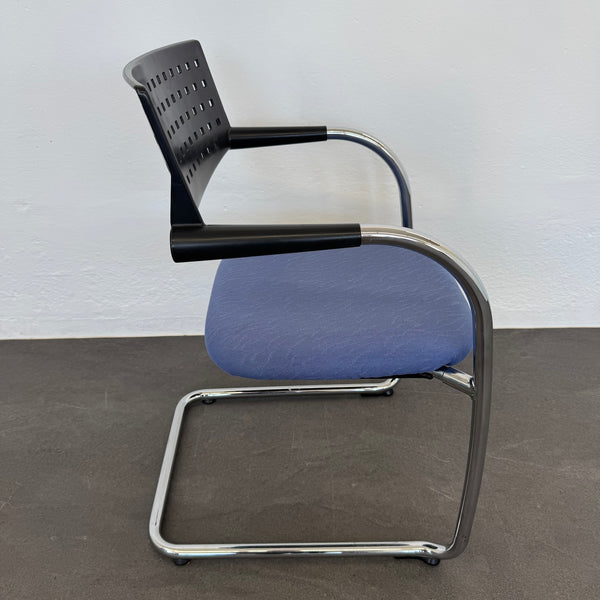 Vitra Visavis Freischwinger - stapelbar - Blau-Chrom