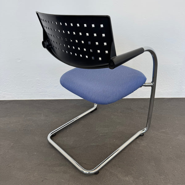 Vitra Visavis Freischwinger - stapelbar - Blau-Chrom