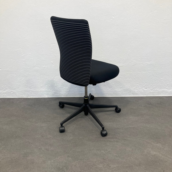 Vitra T-Chair Bürodrehstuhl Schwarz-Weiss ohne Armlehnen