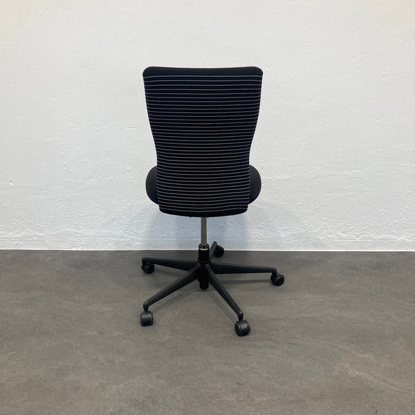 Vitra T-Chair Bürodrehstuhl Schwarz-Weiss ohne Armlehnen