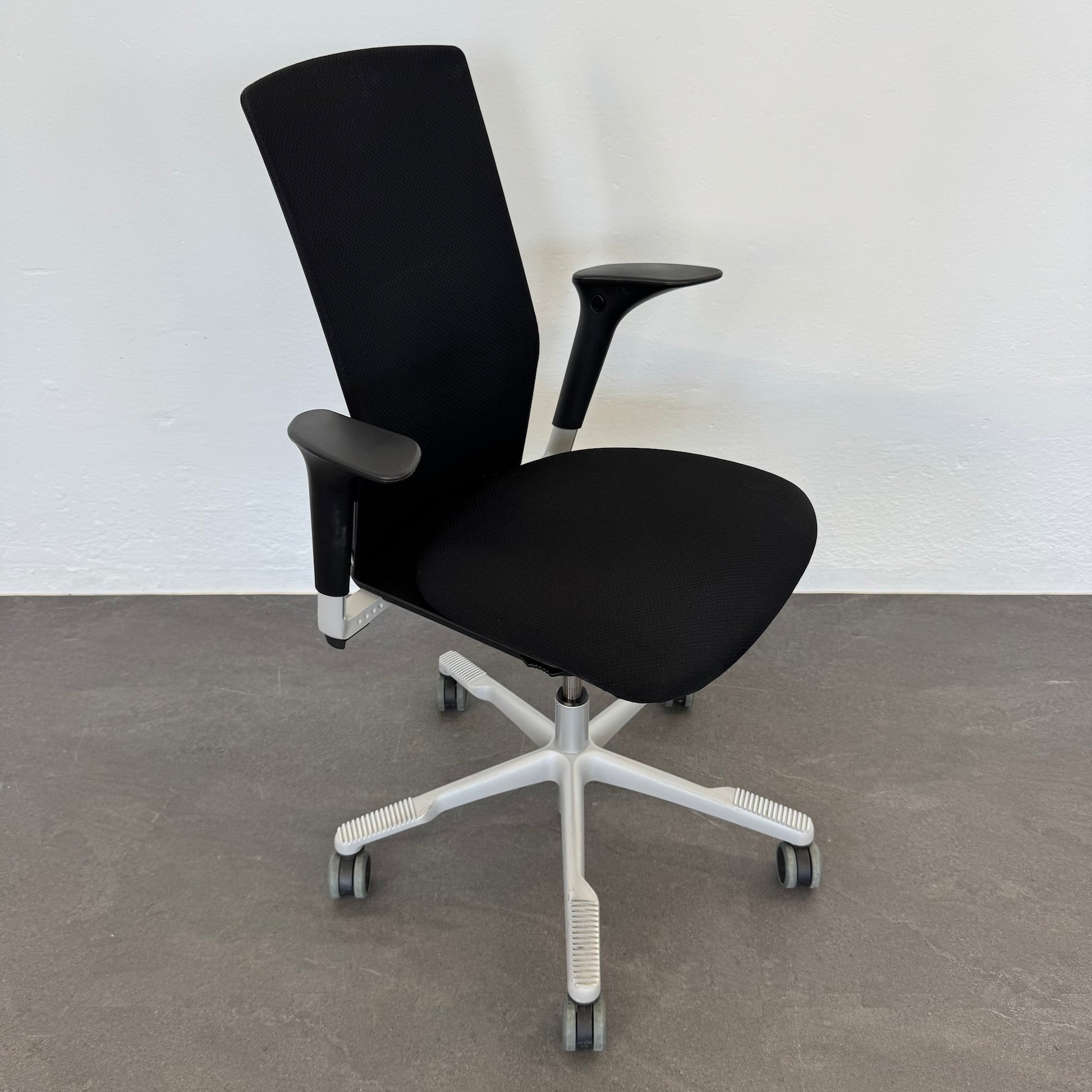 HAG Futu 1200-S Bürodrehstuhl mit Armlehnen