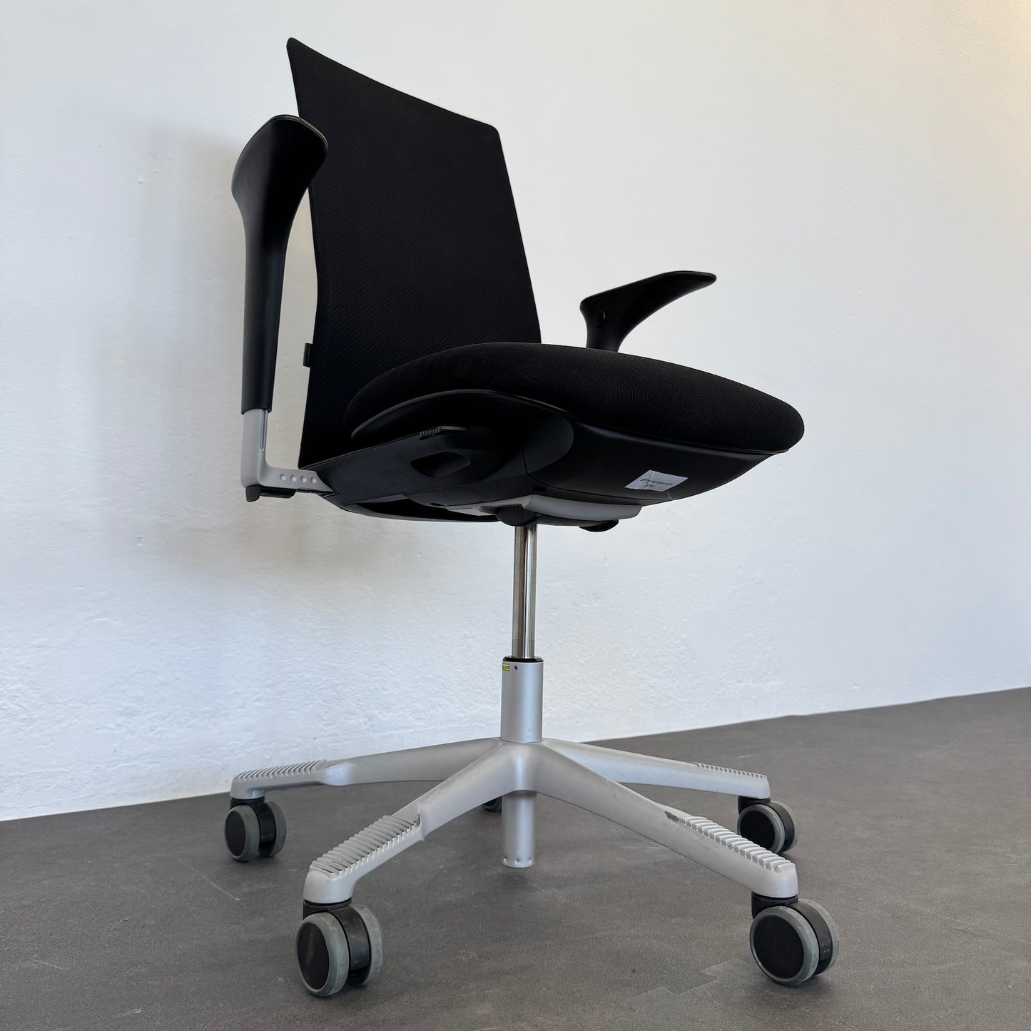 HAG Futu 1200-S Bürodrehstuhl Detailfoto Sitztiefenverstellung
