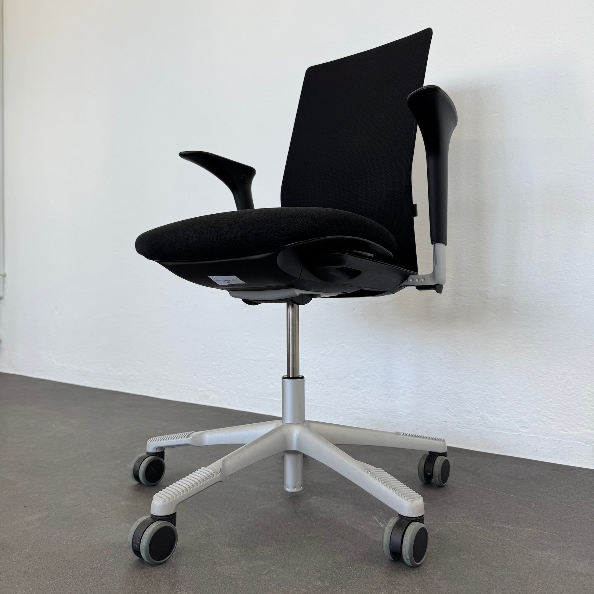 HAG Futu 1200-S Bürodrehstuhl Detailfoto Höhenlift