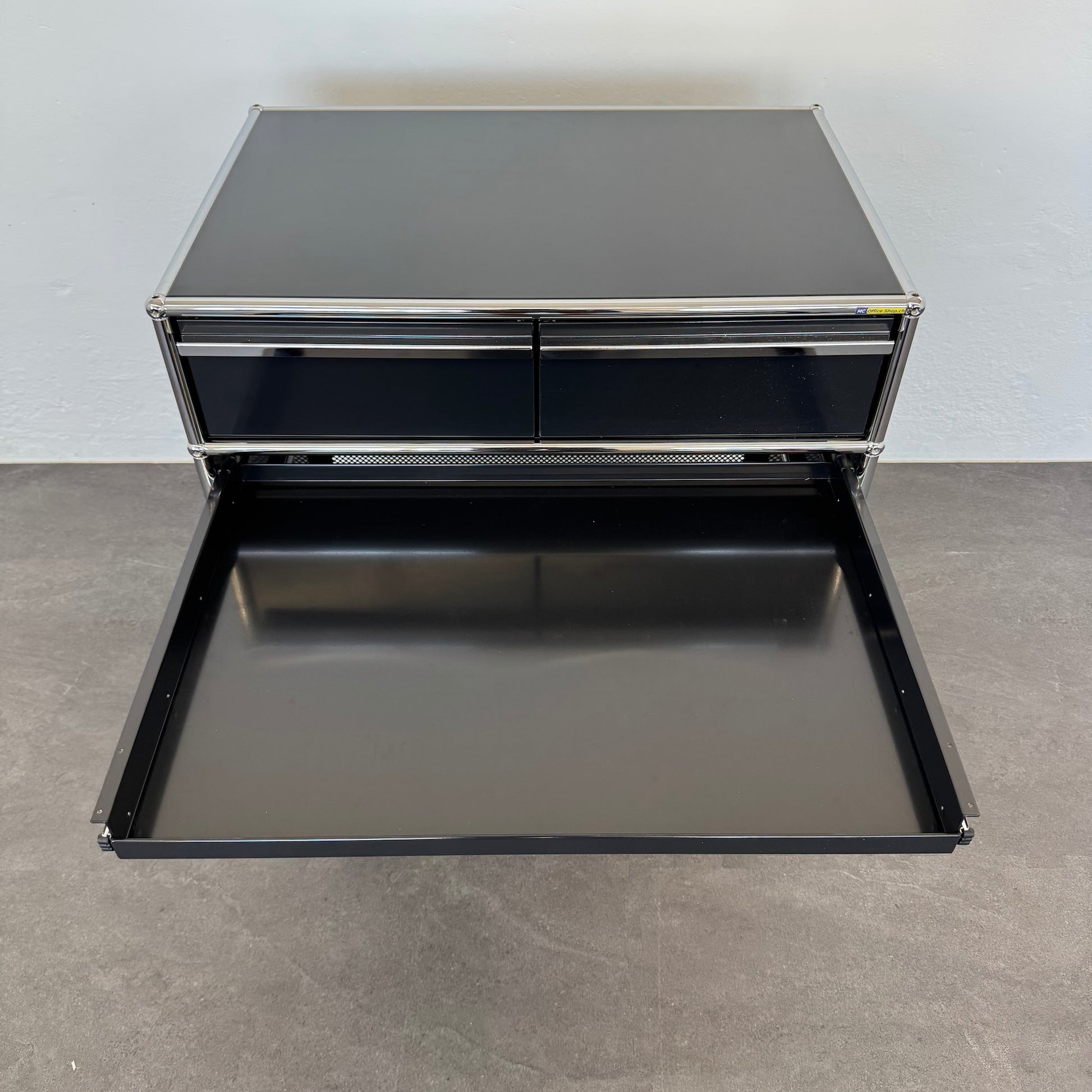 USM Haller Classic Sideboard Detailansicht Auszugstablar oben