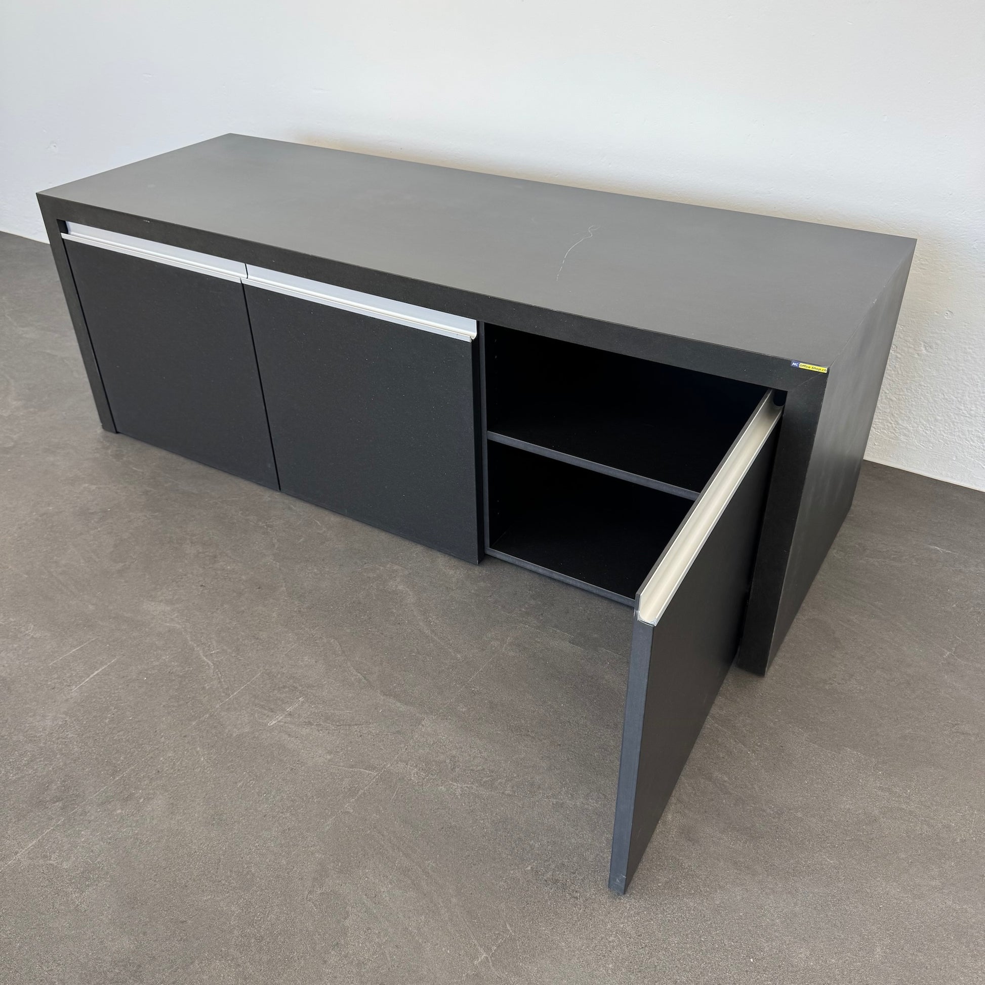 Zemp Z21 Flügeltür-Sideboard rechts offen
