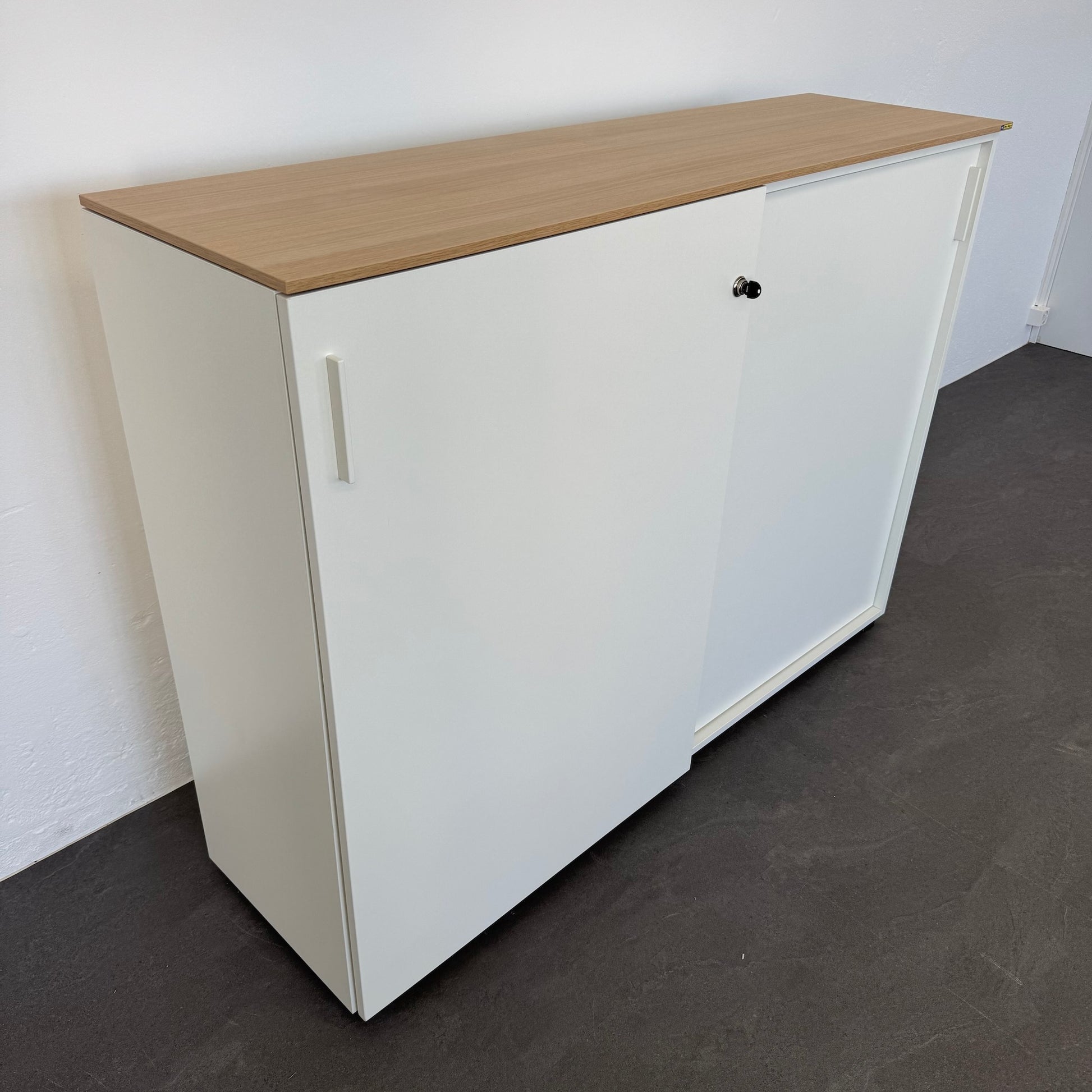 König + Neurath ACTA Classic Schiebetür-Aktenschrank für 3 Ordner-Reihen