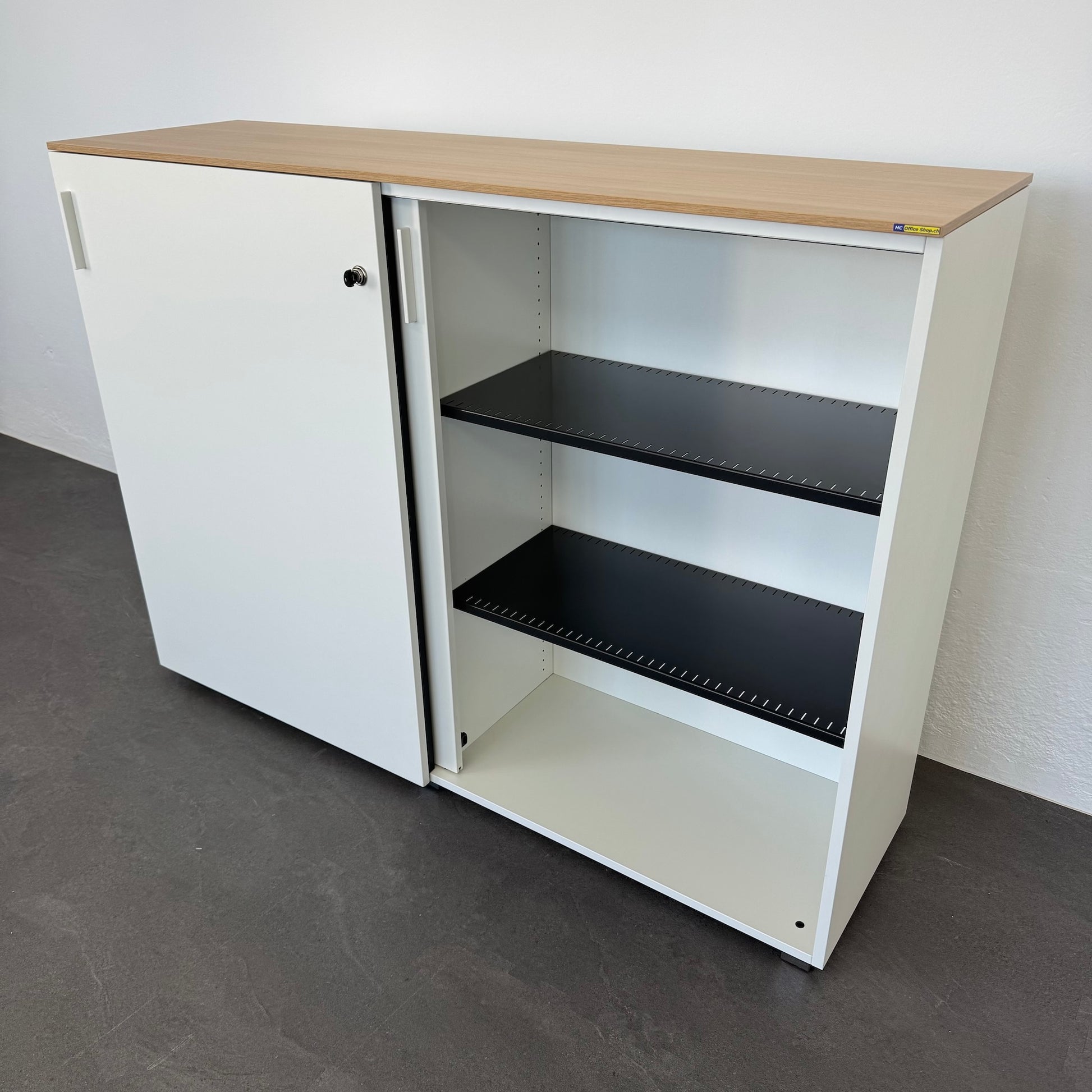 König + Neurath ACTA Classic Schiebetür-Aktenschrank mit Deckblatt mit Akaziendekor