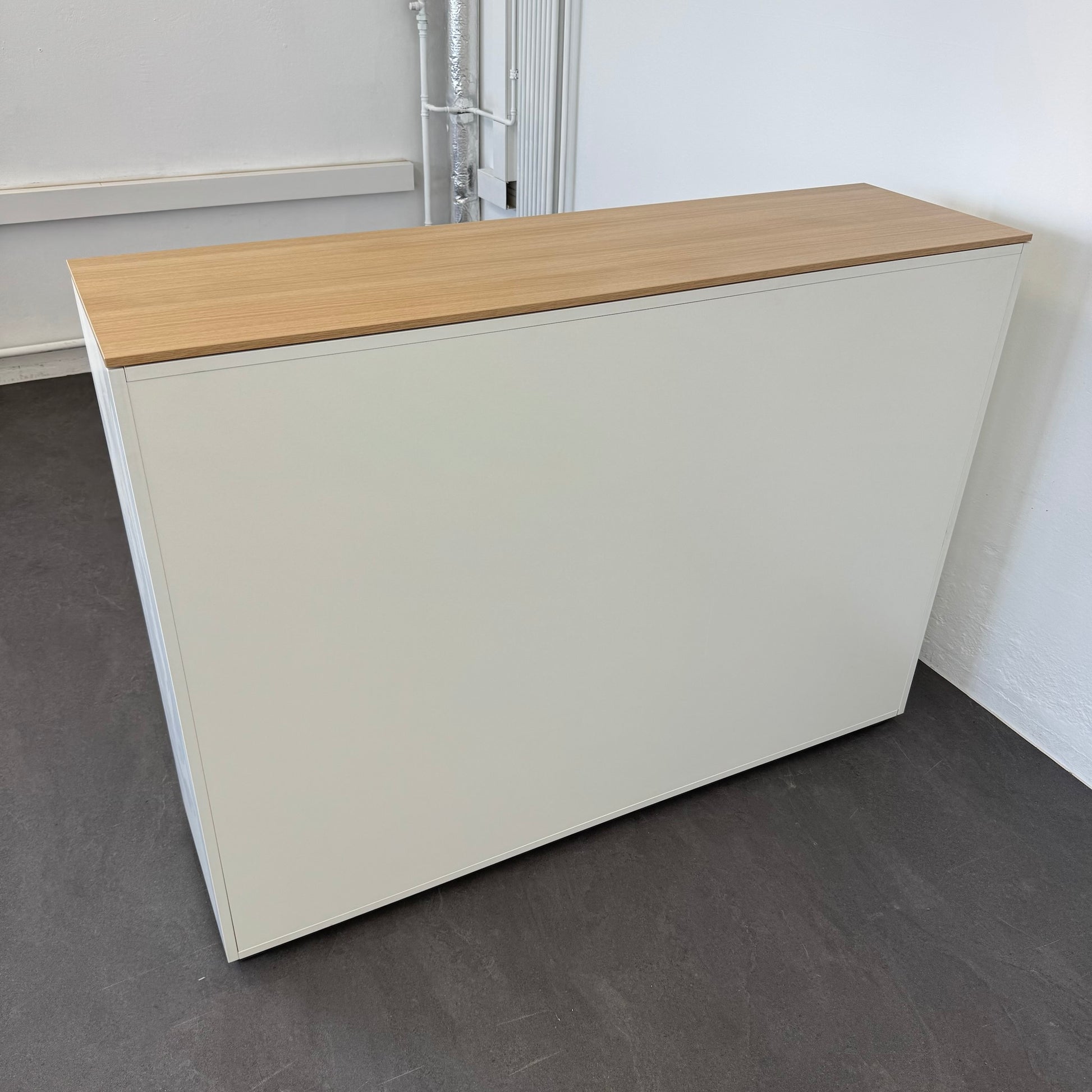 König + Neurath ACTA Classic Schiebetür-Aktenschrank von hinten