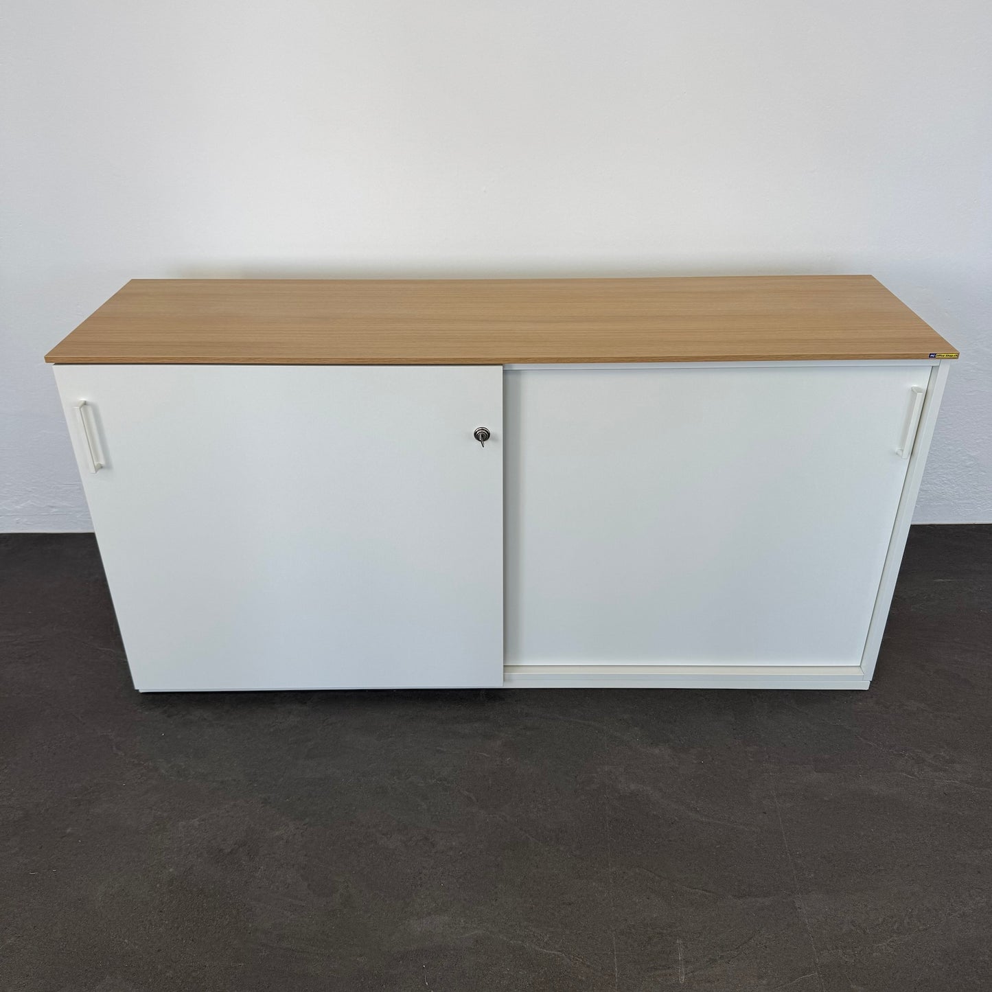 König + Neurath ACTA Classic Schiebetür-Aktenschrank Spanplatte weiss mit Holzdeckblatt