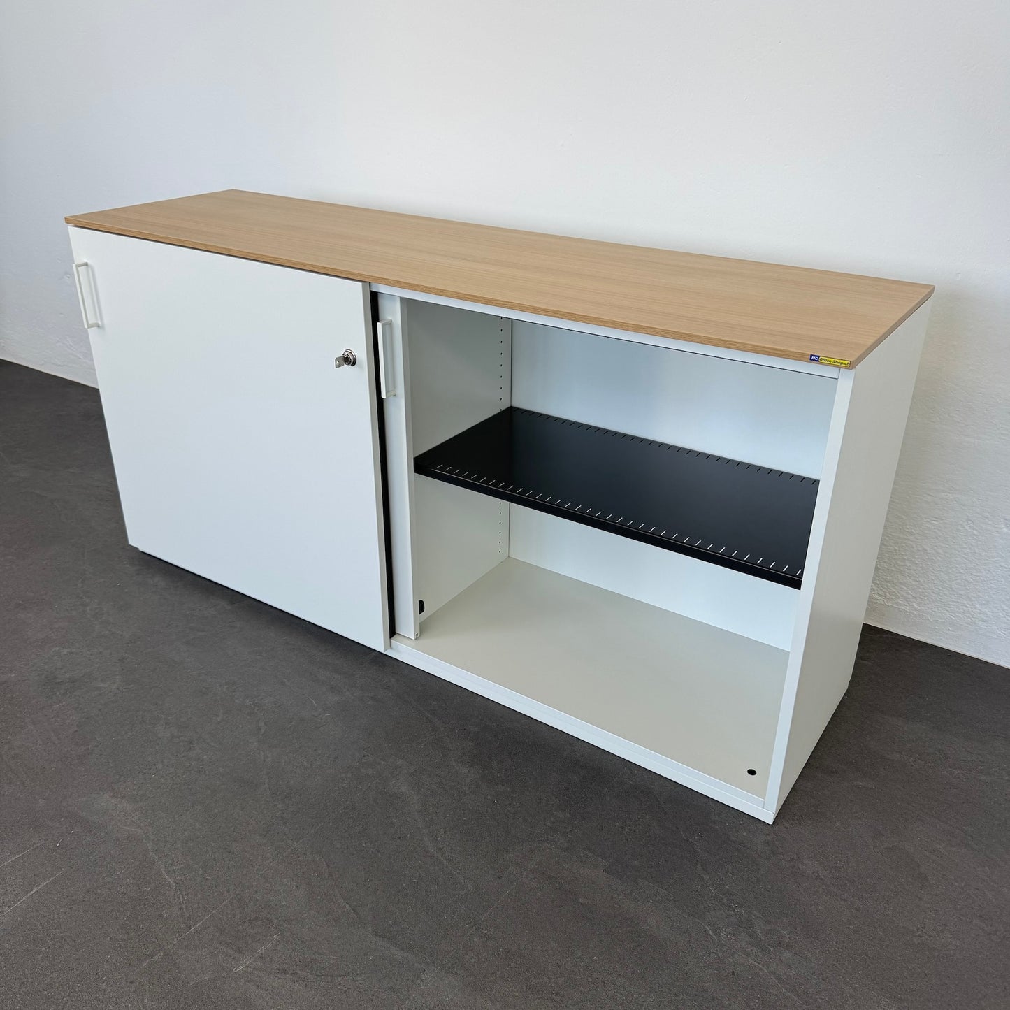 König + Neurath ACTA Classic Schiebetür-Aktenschrank mit Deckblatt aus Akaziendekor