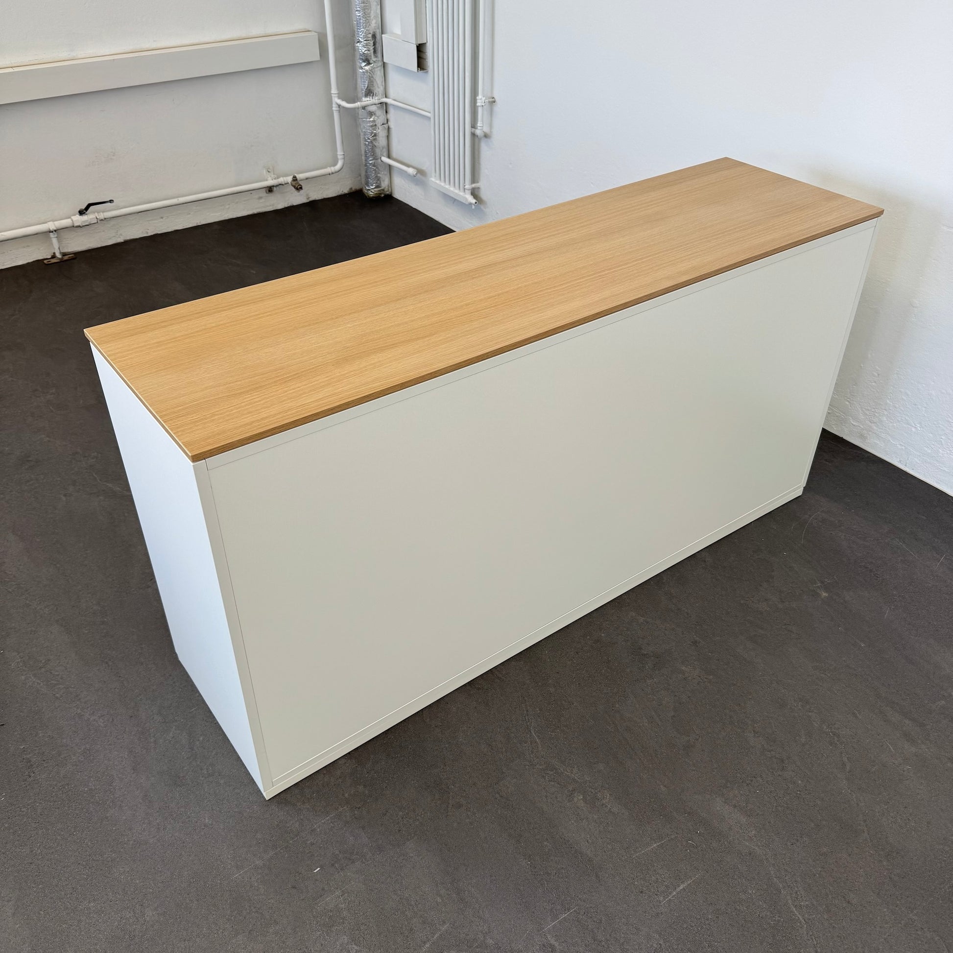 König + Neurath ACTA Classic Schiebetür-Aktenschrank von hinten
