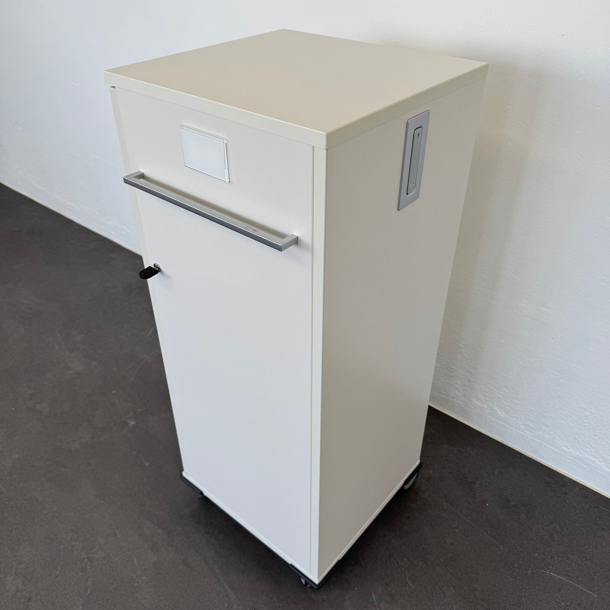 Haworth New City Maxi Caddy Ansicht von hinten