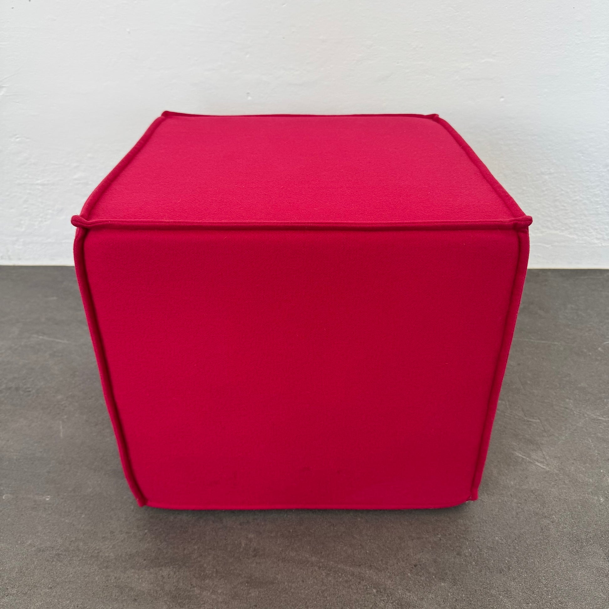 Softline Hocker Space in Lila