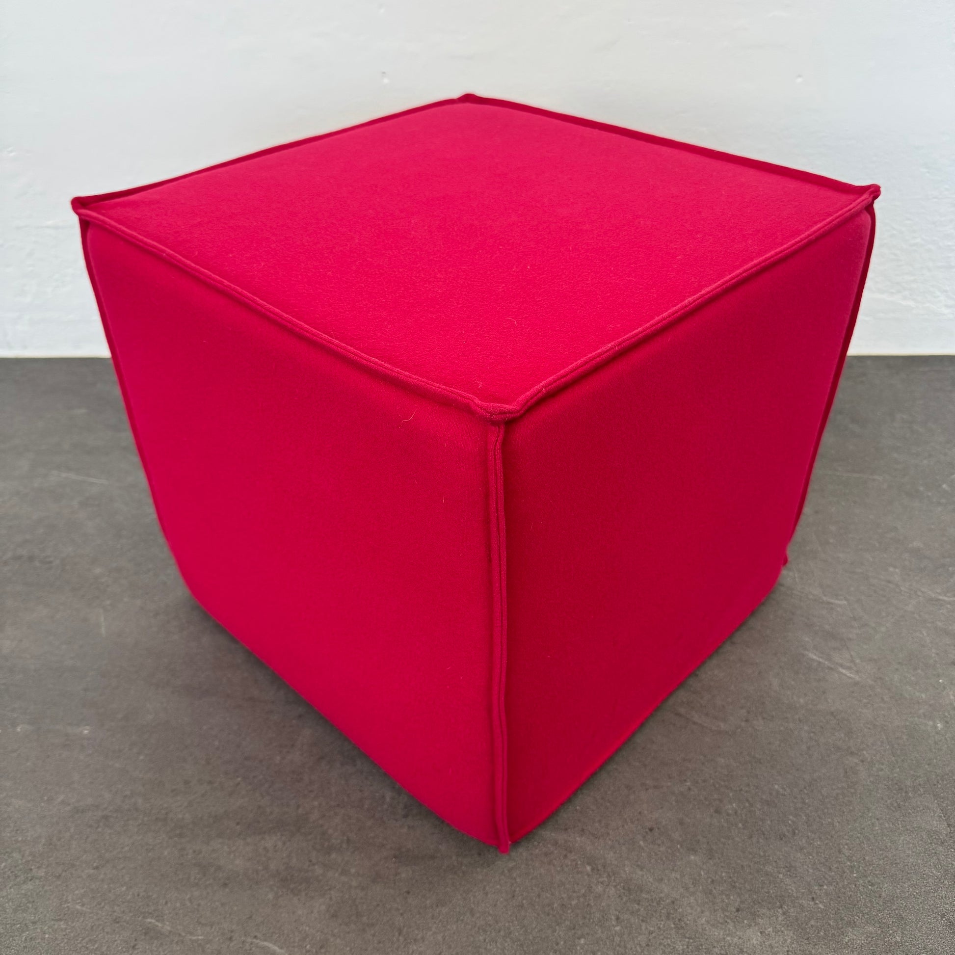 Softline Hocker Space seitliches Foto