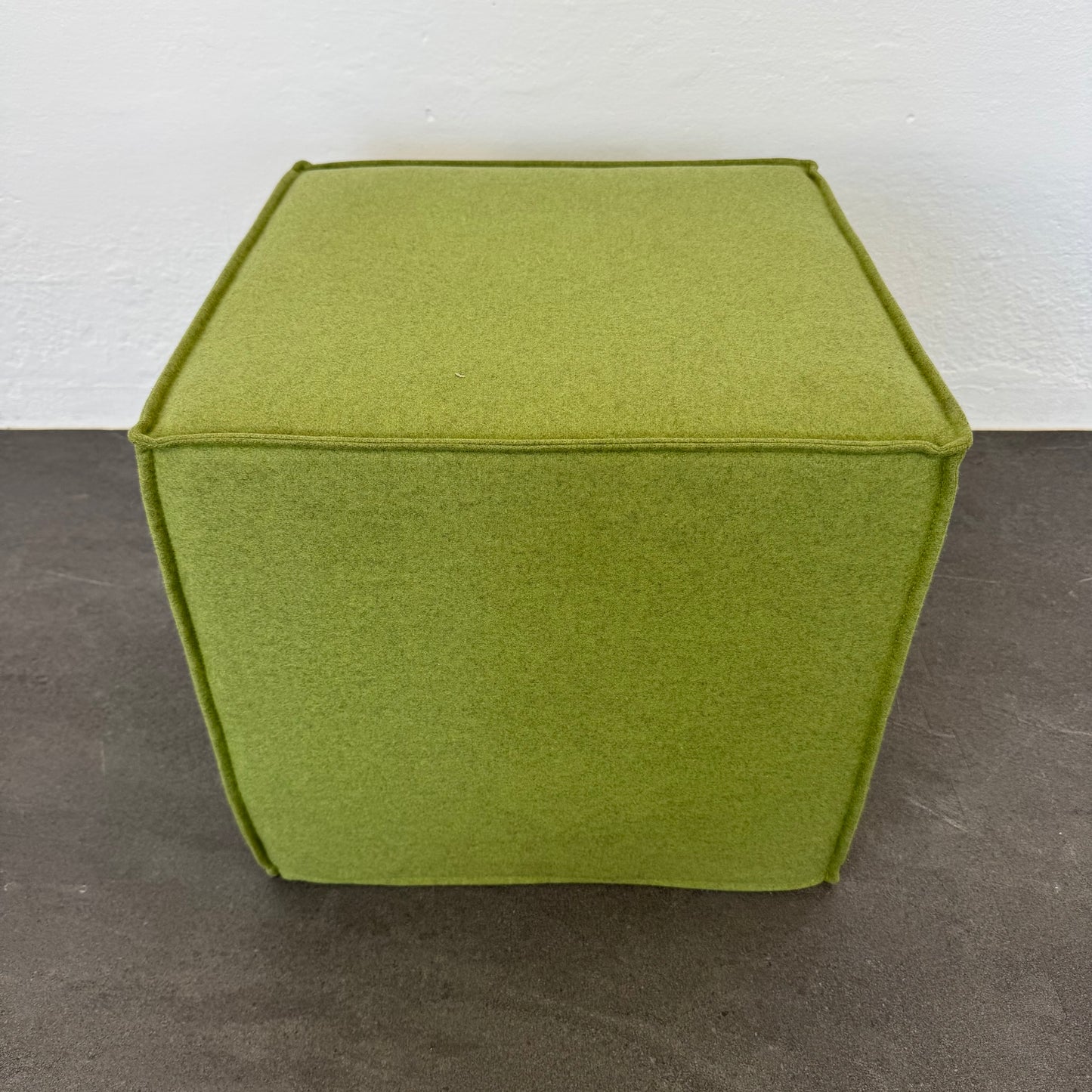 Softline Hocker Space frontal